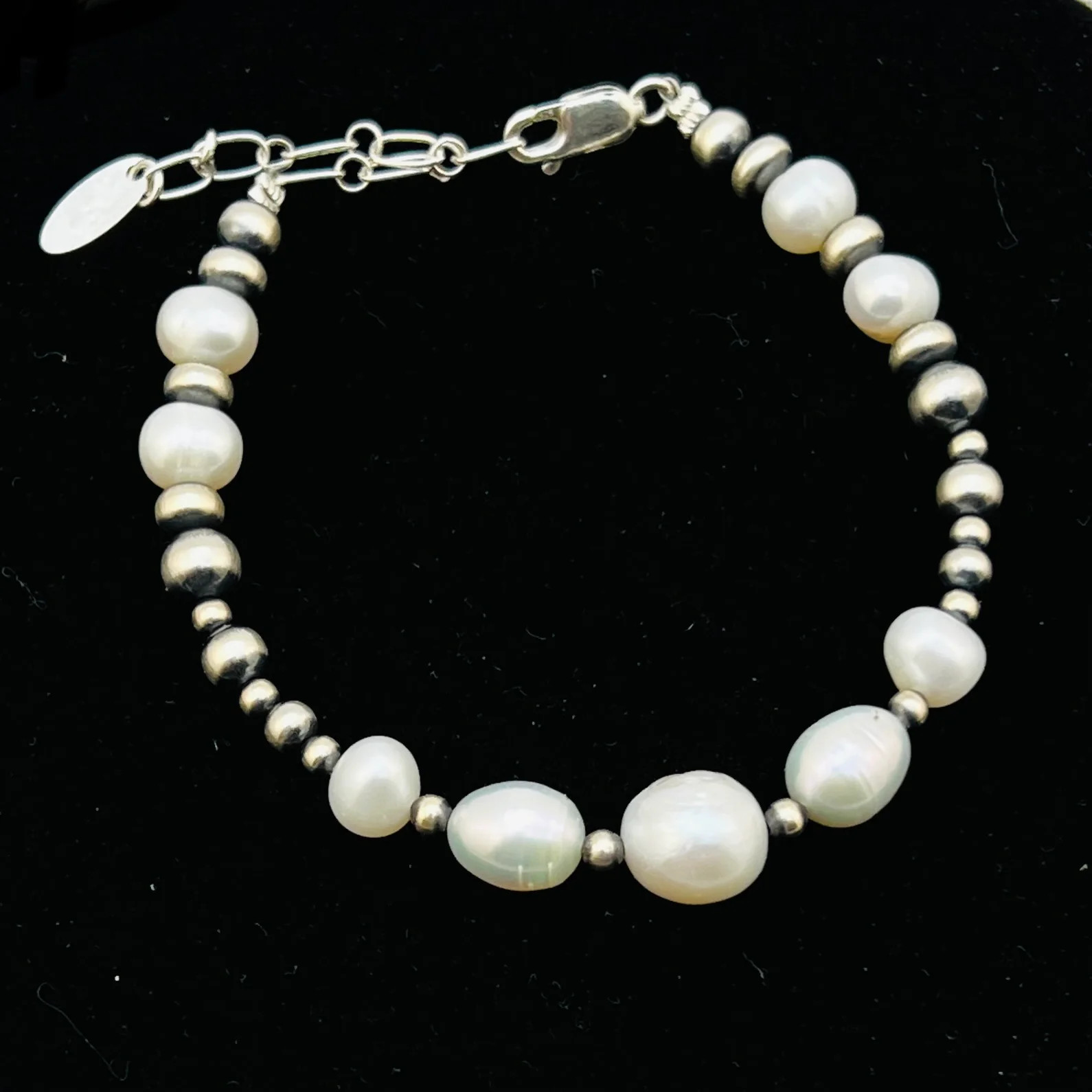 Adjustable 7″ – 9″ bracelet, Real Sterling Silver, Freshwater pearls, Western B