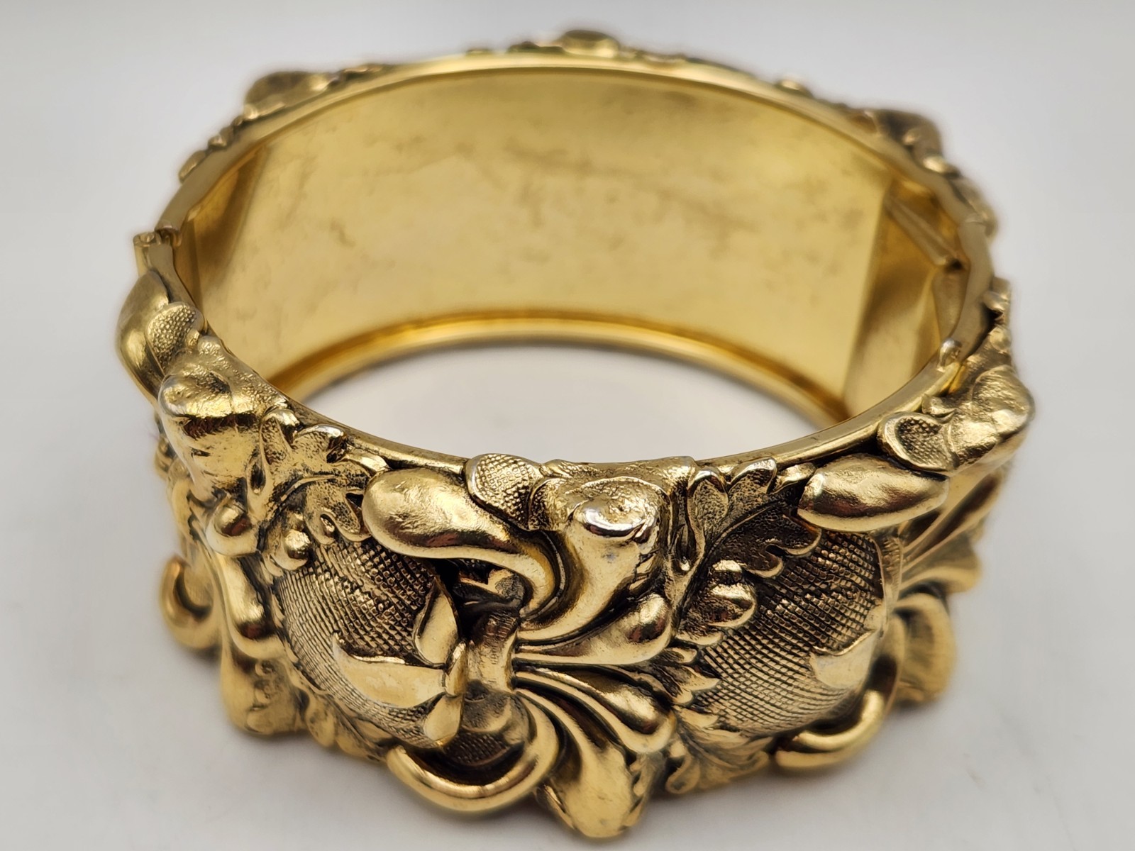 Whiting & Davis Signed Vintage Ornate Bangle Bracelet Hinged Gold Tone Push Lock
