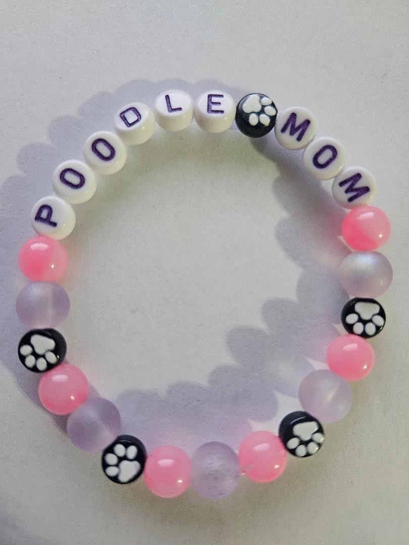 POODLE MOM purple & pink Beaded Stretch Bracelet, Paws