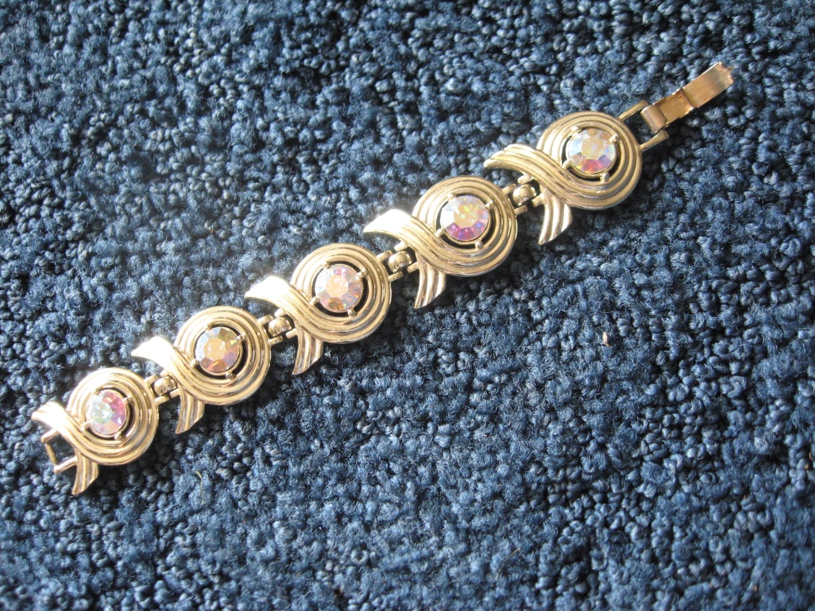 1960- Sarah Coventryi- Rhinestone- Gold Tone Meta Bracelet-signed-7 1/4″L x 1″W-