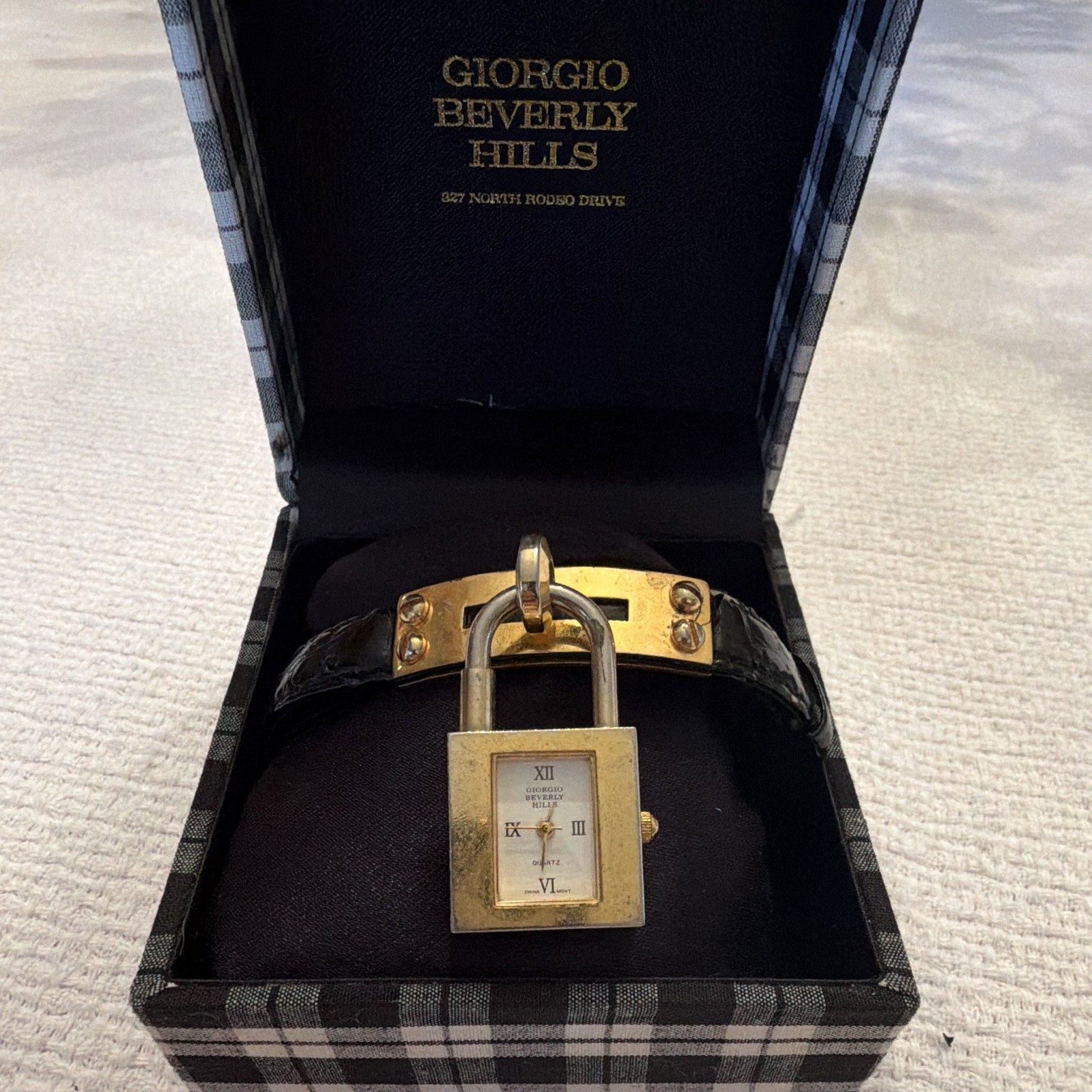 Giorgio Beverly Hills Lock Quartz Analog Gold Square White Dial Black Strap Box