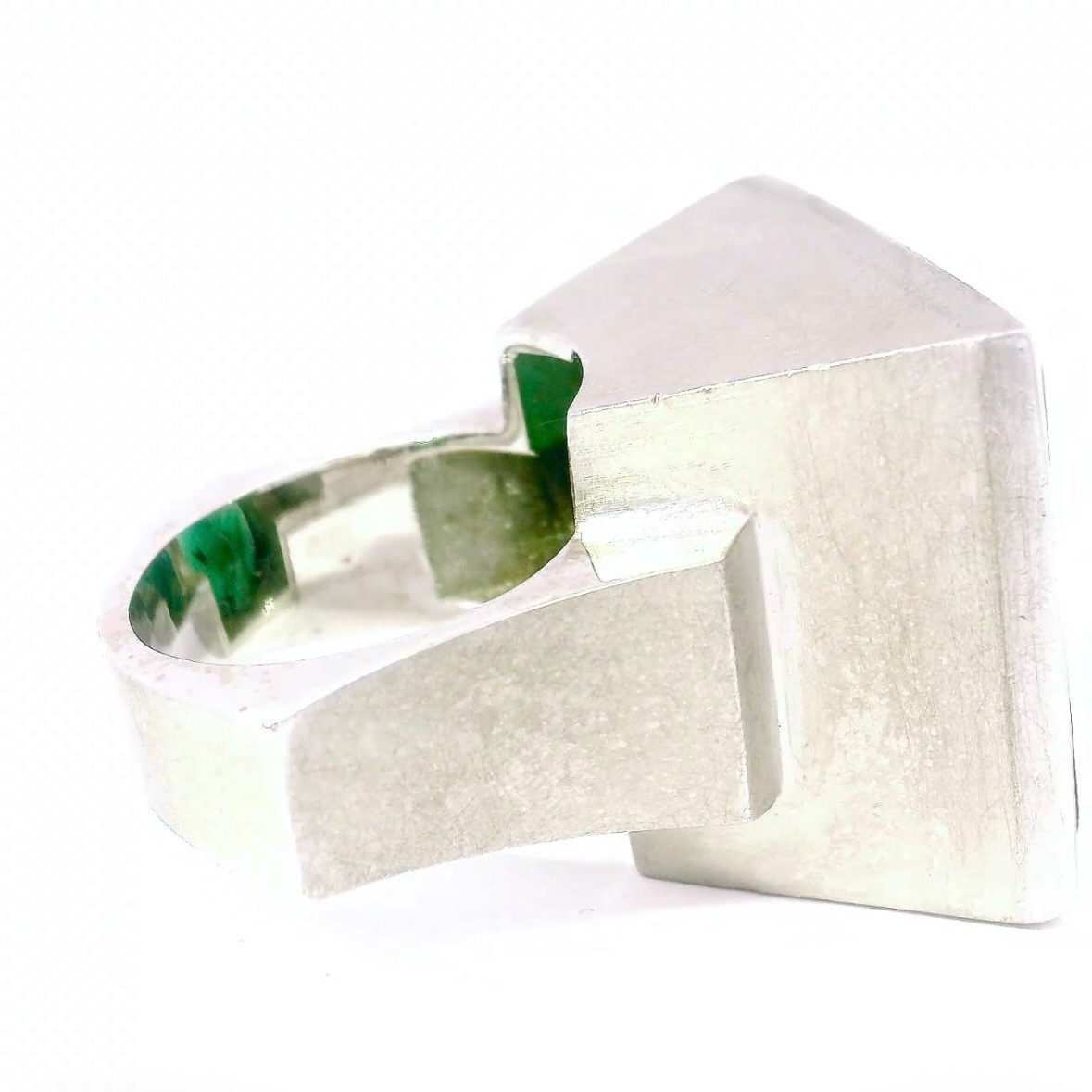 750 Tourmaline Ring in 18ct White Gold with Impressive Tourmaline