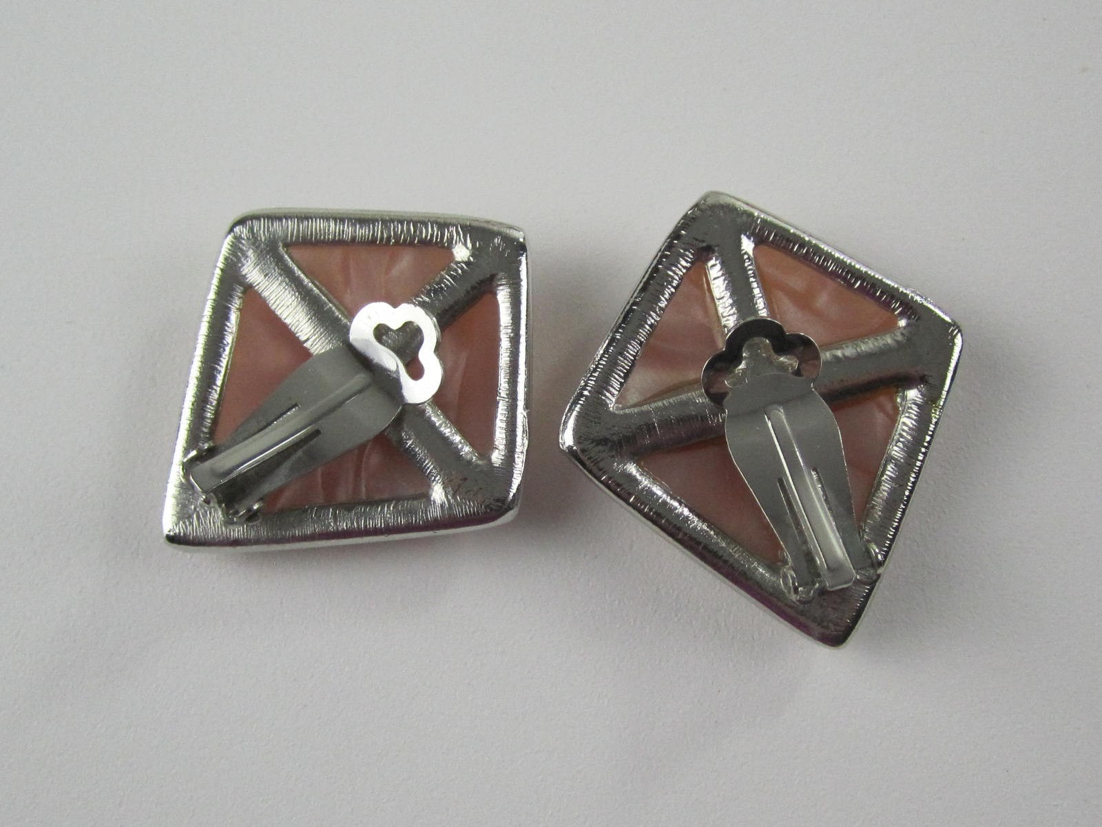 Vintage Pink Kite Earrings Marbled Satin Texture Silver Tone Clip-on (E1)