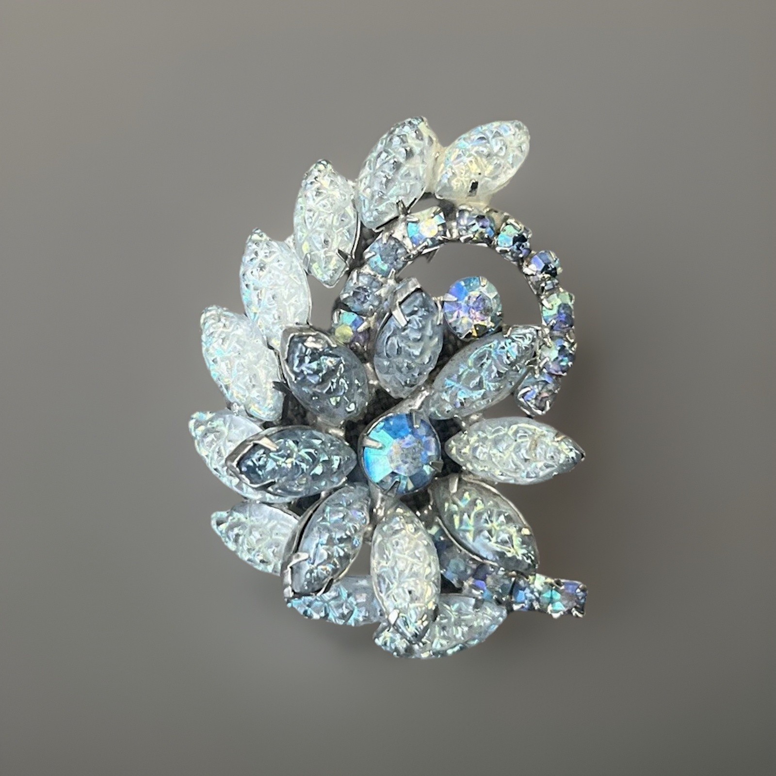 Vintage Beautiful Periwinkle Light Blue Icy Rhinestone Brooch Floral Flowers
