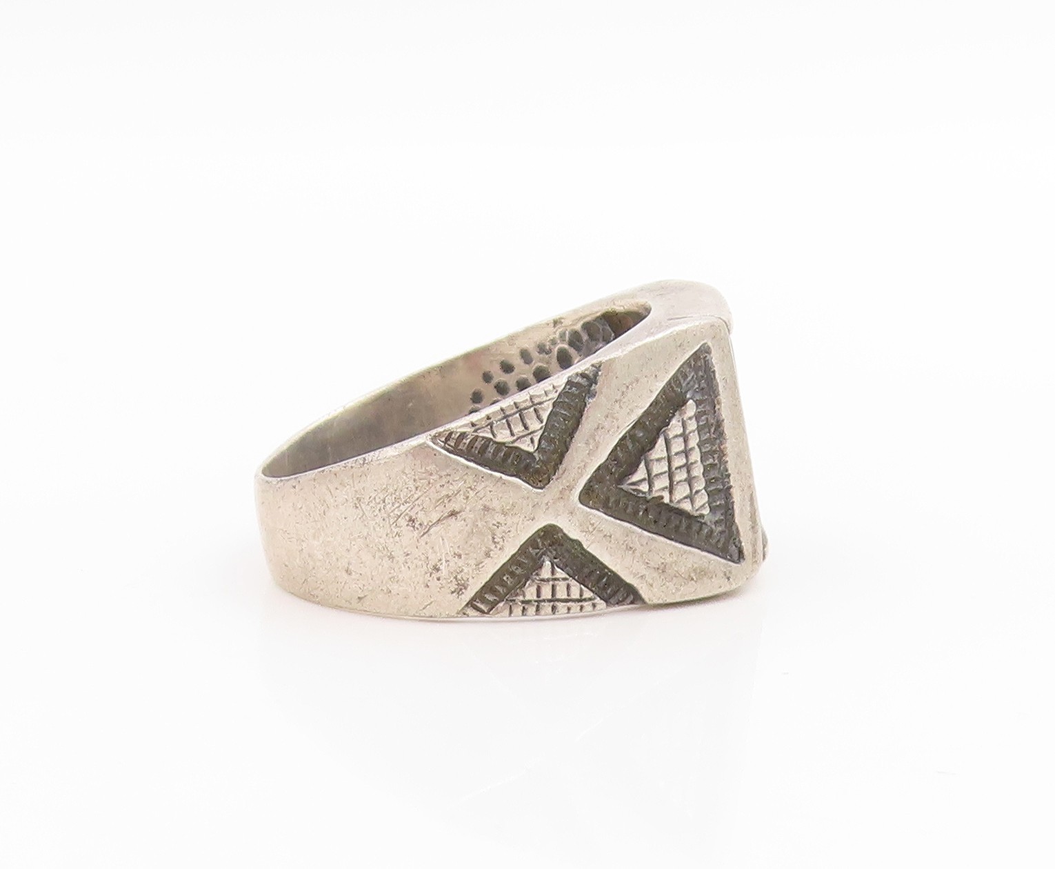 925 Sterling Silver Vintage Ring Onyx Etched Geometric Band Sz 11.5 RG34001