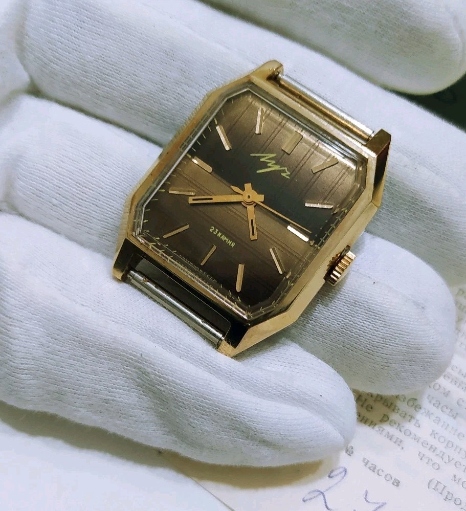NOS. Luch 2209 Gold Plated AU10 Vintage Original Soviet Classic Luxury Watch