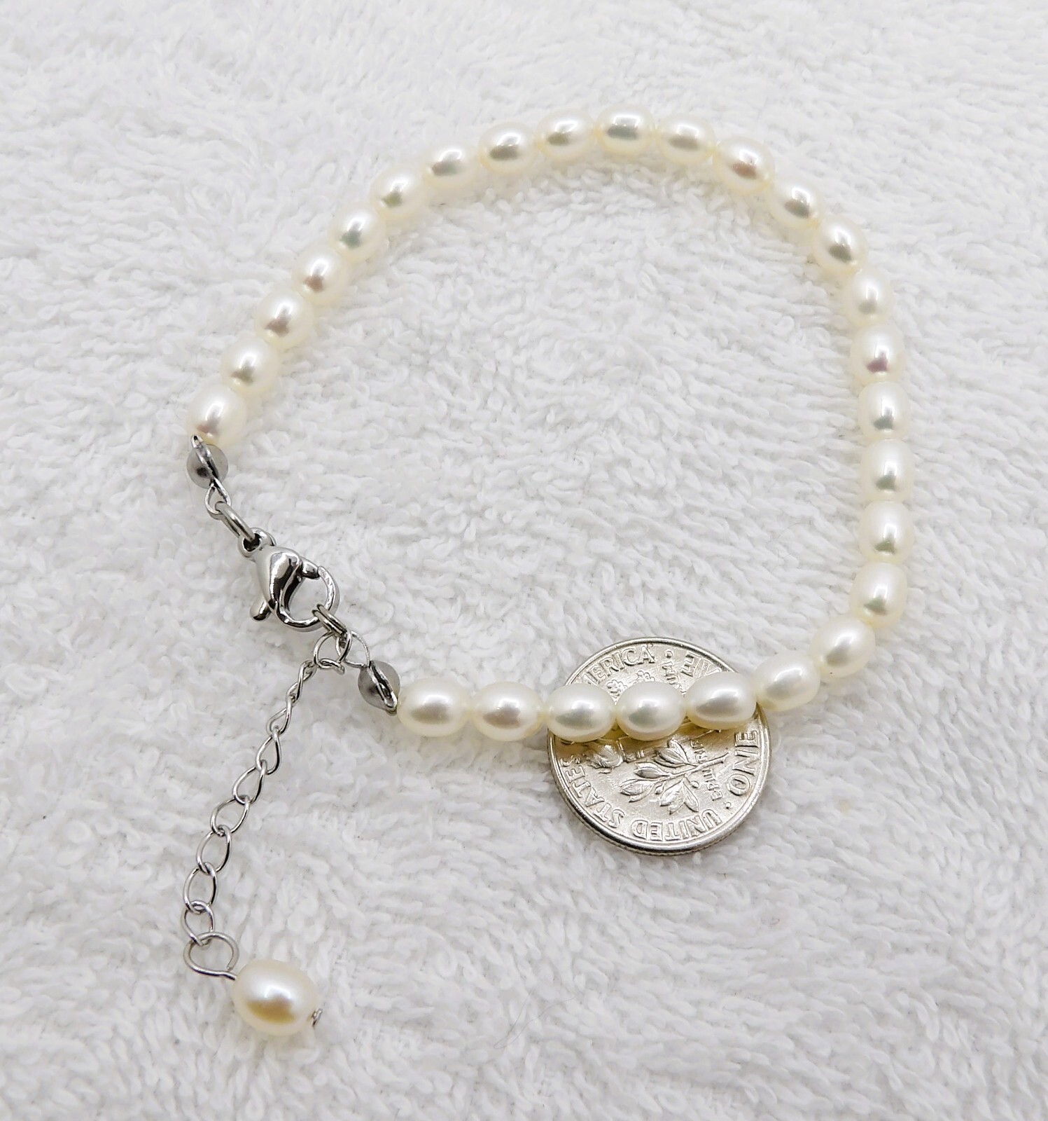 7 inches long Quality White Oval Rice Genuine Freshwater Pearl Bracelet BR10