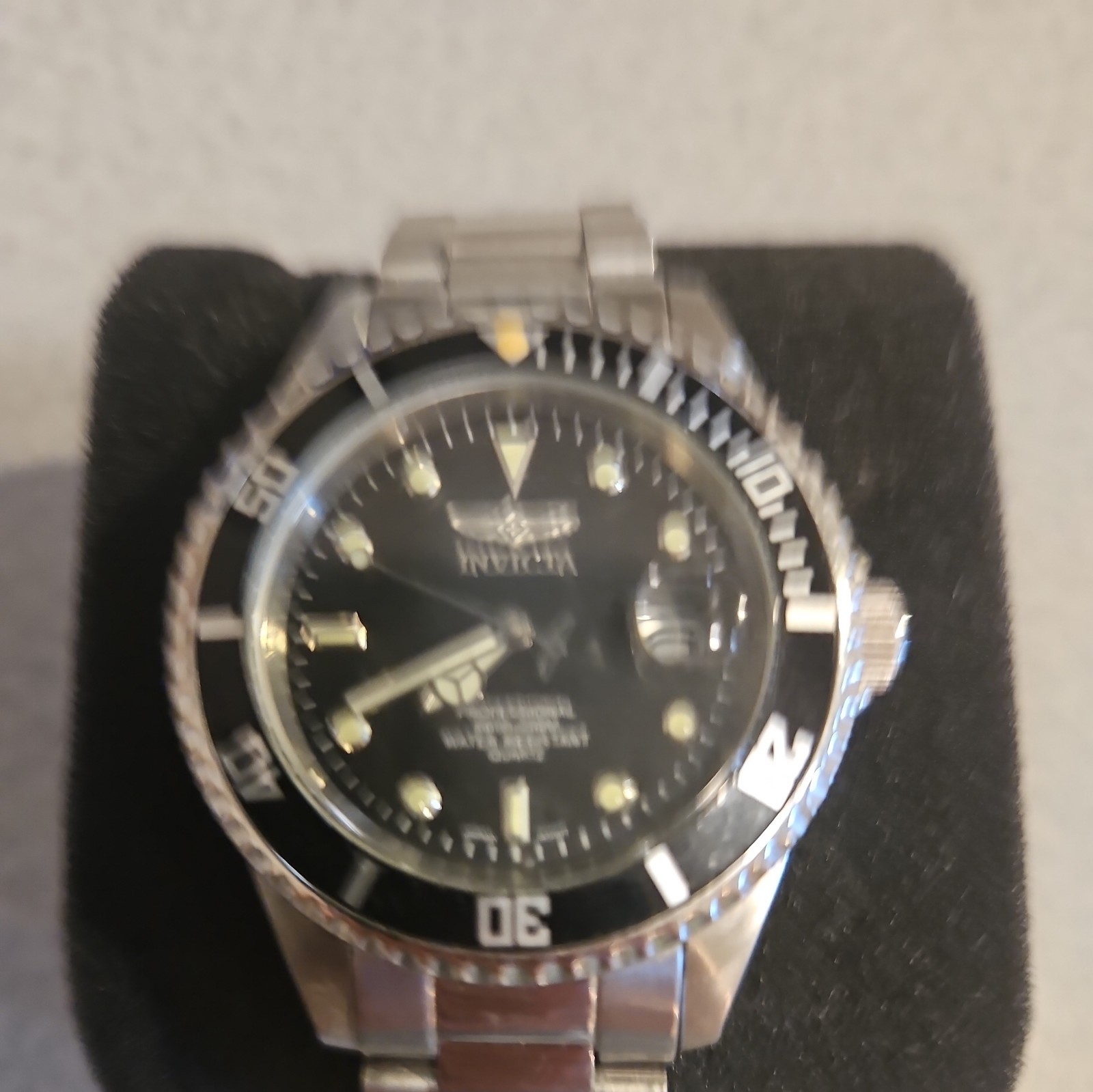 Invicta Pro Diver 8932OB Wristwatch for Men Needs Battery