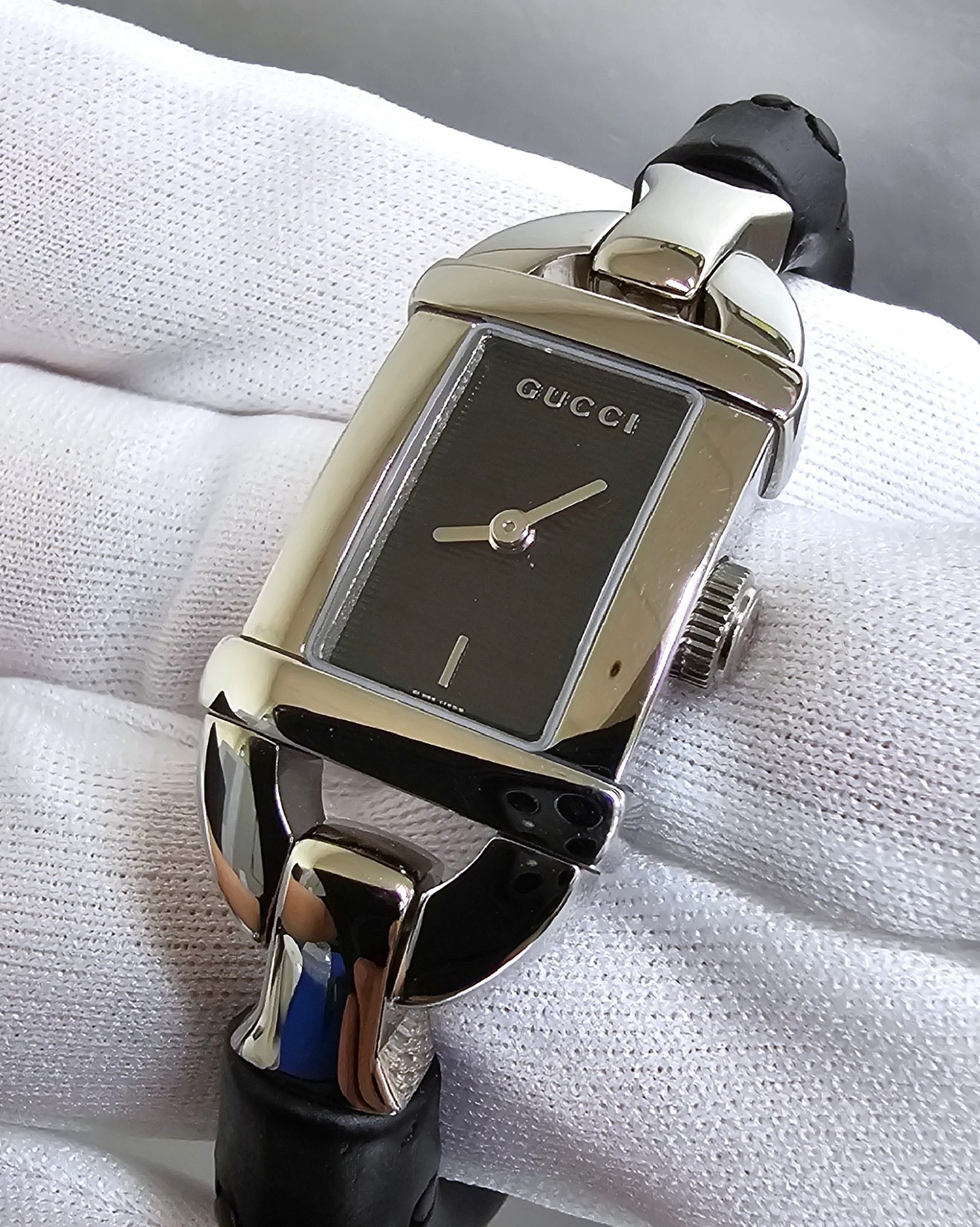 Gucci 6800L Quartz Black Bamboo Bangle Women’s Watch YA068520 – Store Display