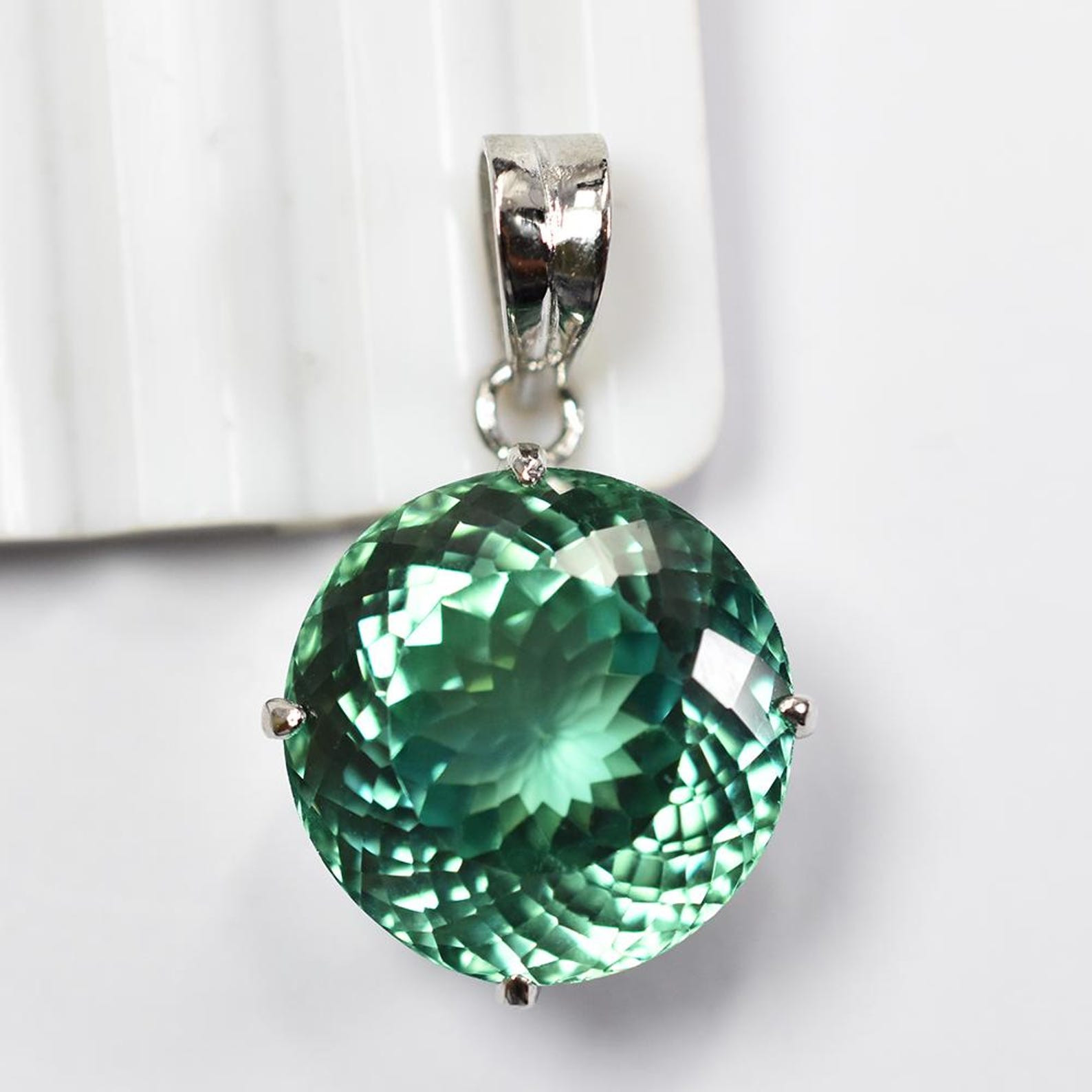 Natural Certified Green Sapphire 29 Ct Round Loose Gemstone Pendant 925 Silver