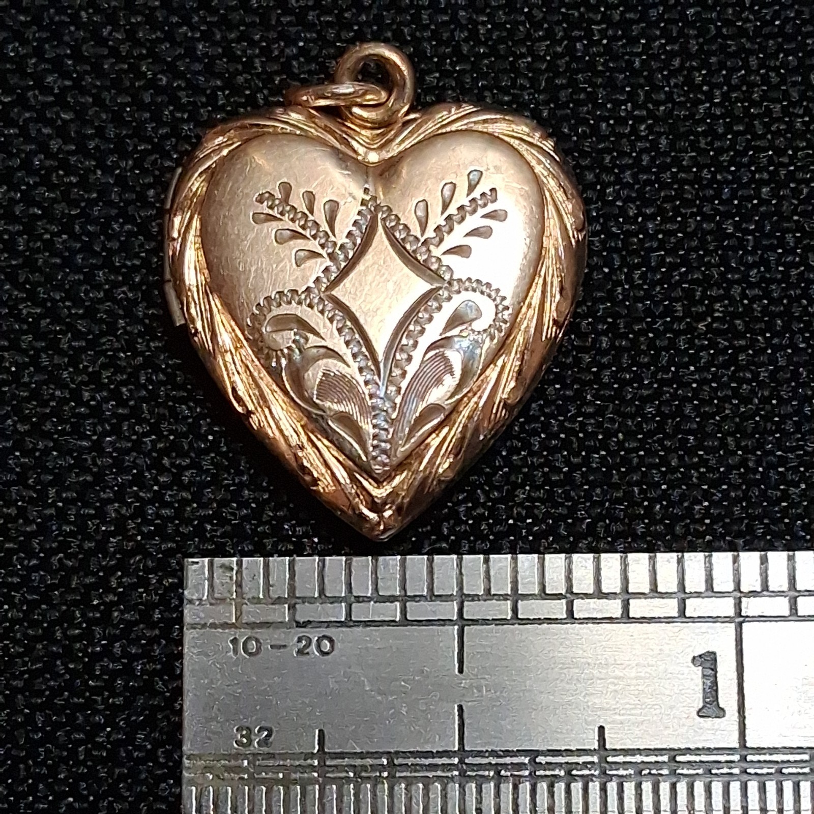 VTG ART DECO ETCHED 12k GOLD FILLED HEART LOCKET PENDANT J21