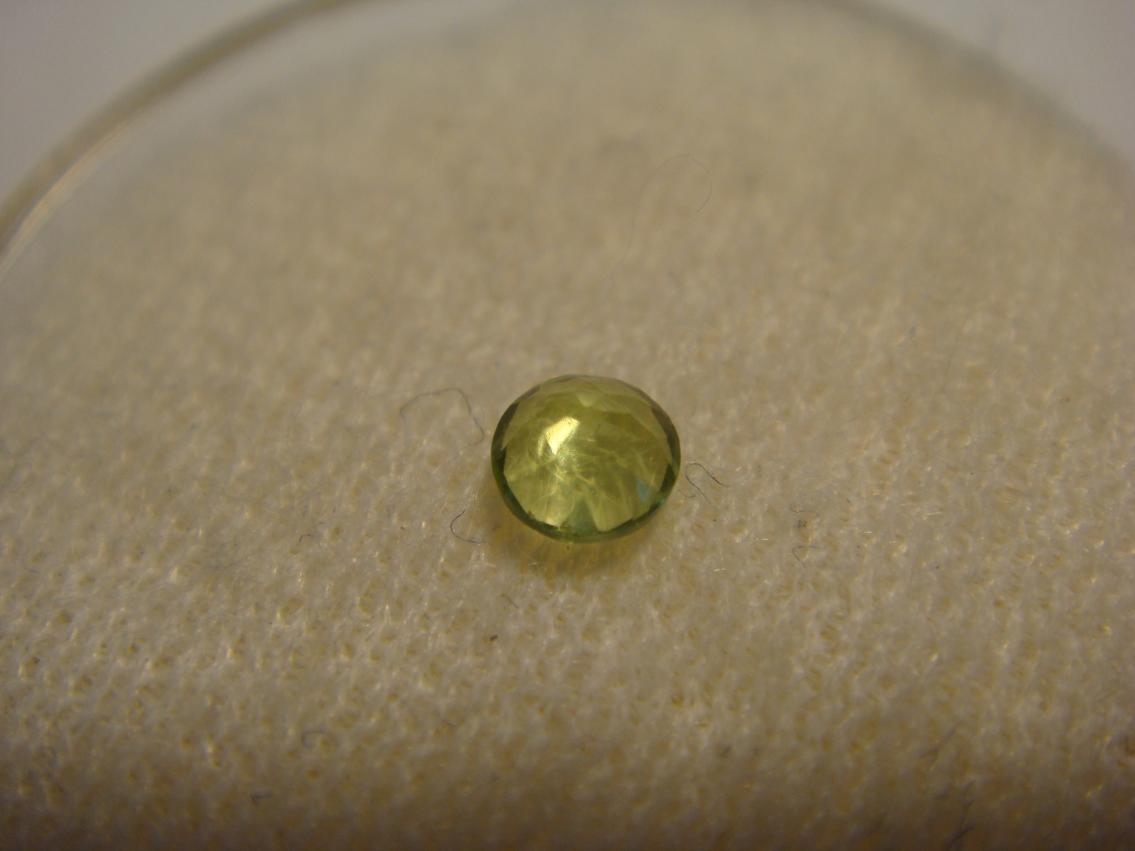 Peridot Round Cut 3mm Gemstone 0.10 Carats Natural Gem