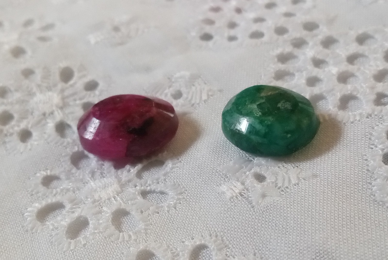 13ct 17x13x5.5mm RUBY Unheated/8.5ct 15x12x5.5mm EMERALD OVAL CUT & NATURAL