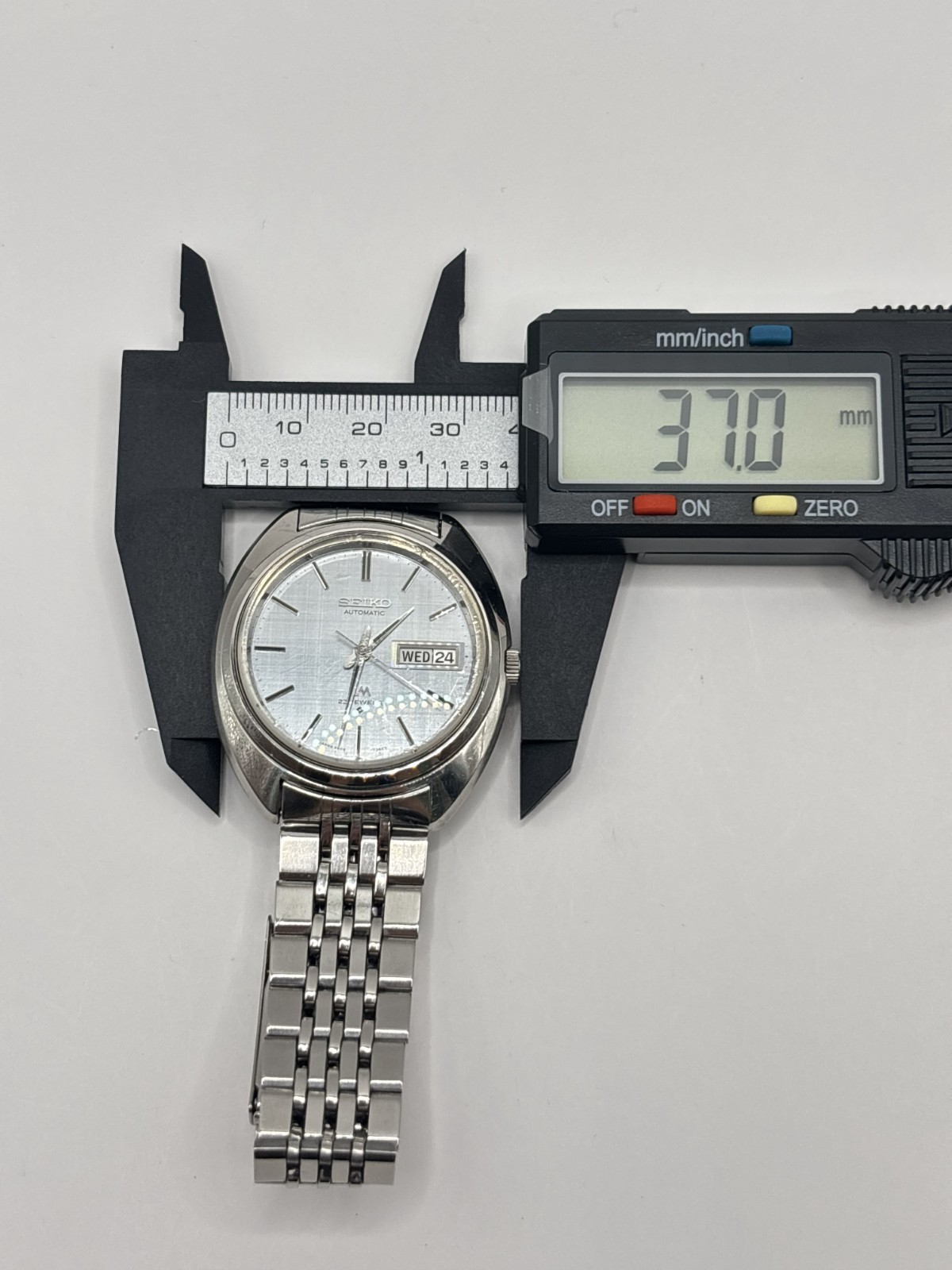 SEIKO Lord Matic 5606 7010 Linen Dial Day Date Automatic Vintage Auth