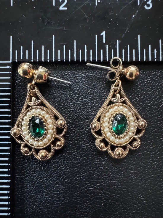 VTG Avon Queensbury Versailles Green Rhinestone & Faux Pearl Post Earrings