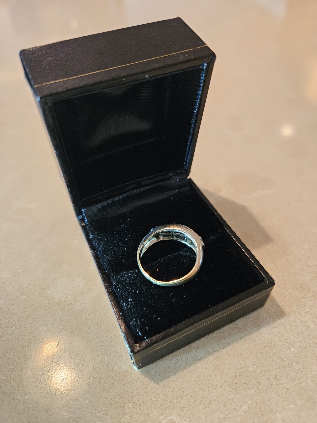 14k White Gold, And Diamonds Ring Sz. 6.5,3.2 Grams