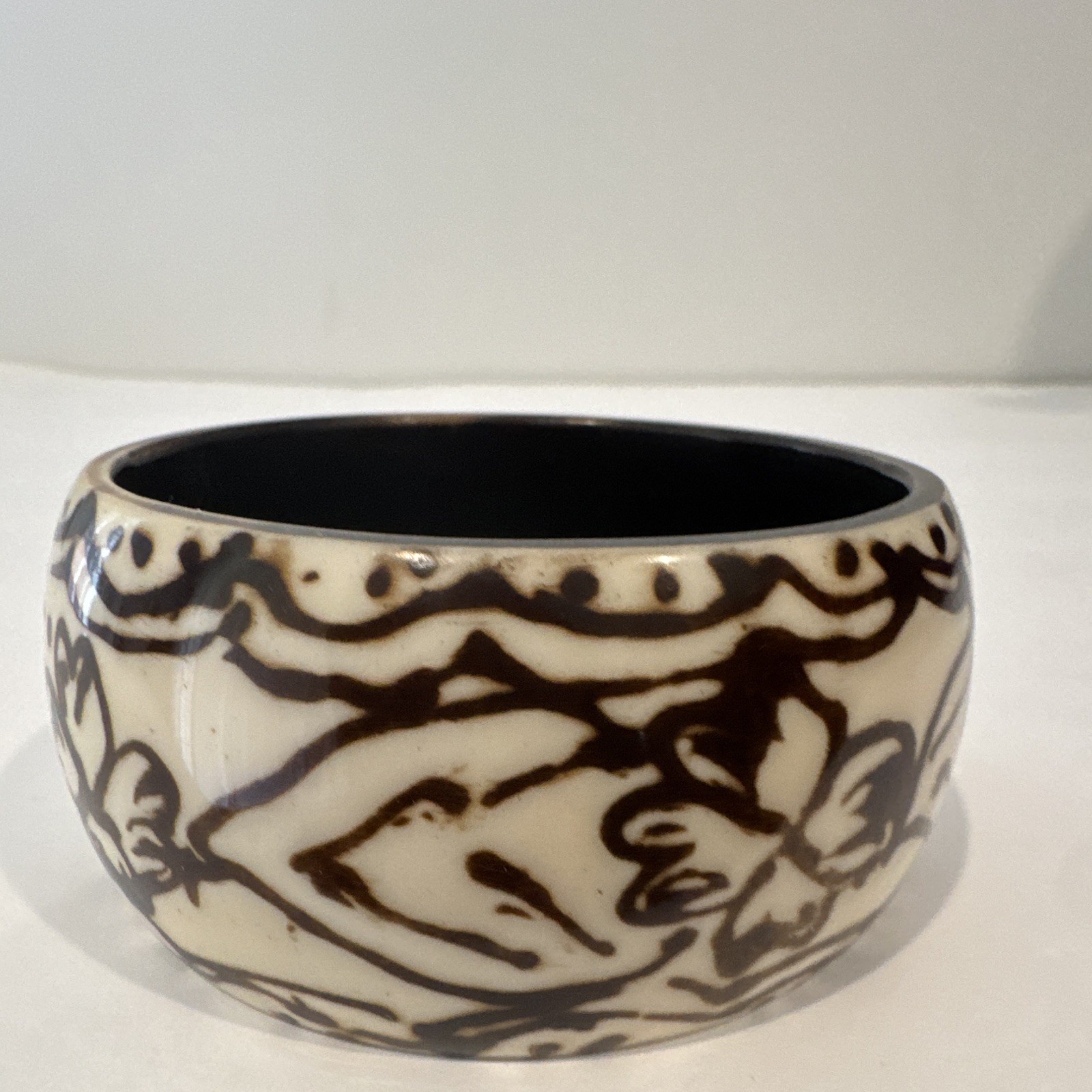 Vintage Wide Ivory & Brown Carved Resin Bangle Bracelet Boho Tribal 1”