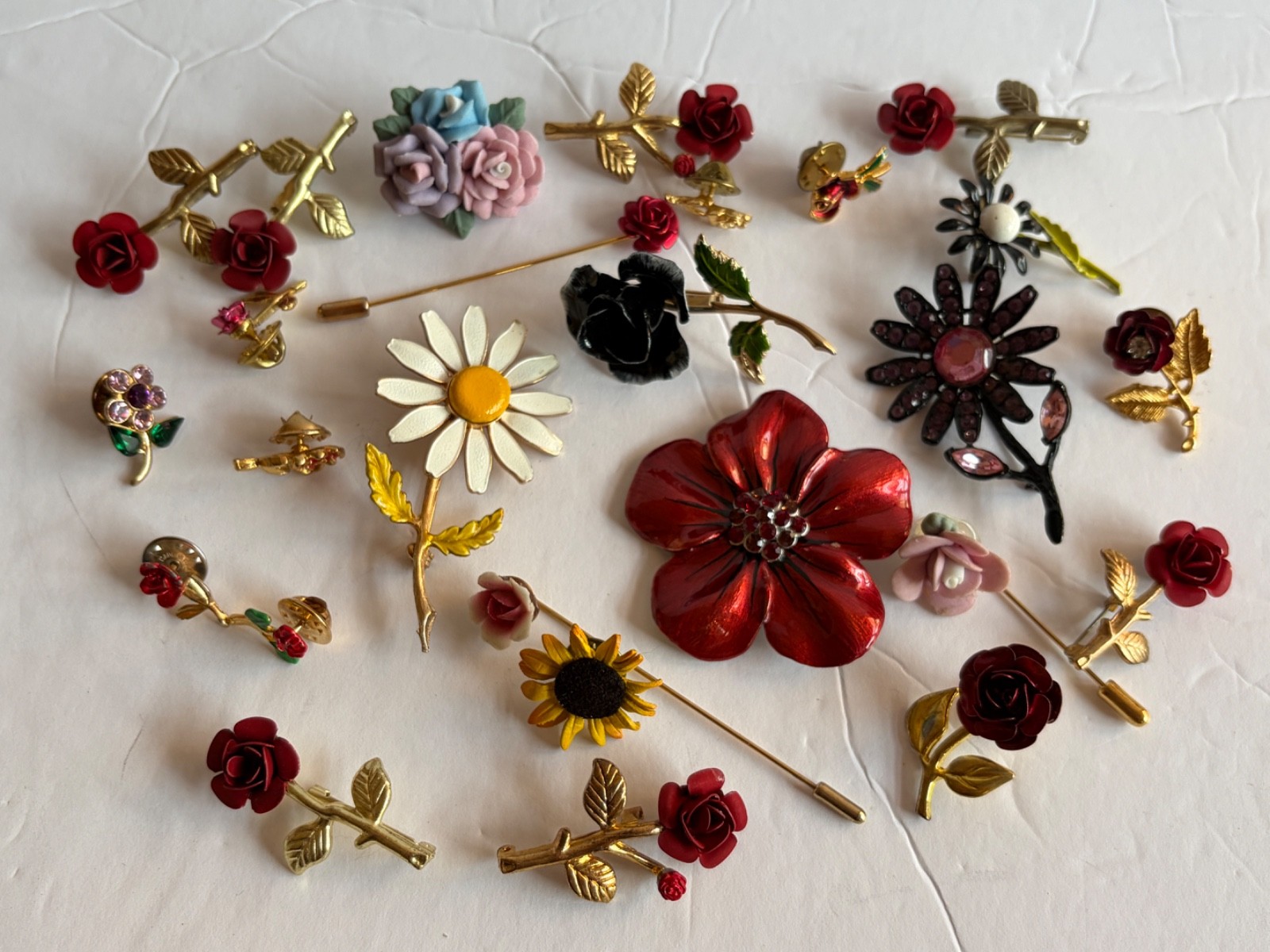 Floral Brooch Lot Of 26 Pins Metal Leather Enamel Porcelain Gold Tone