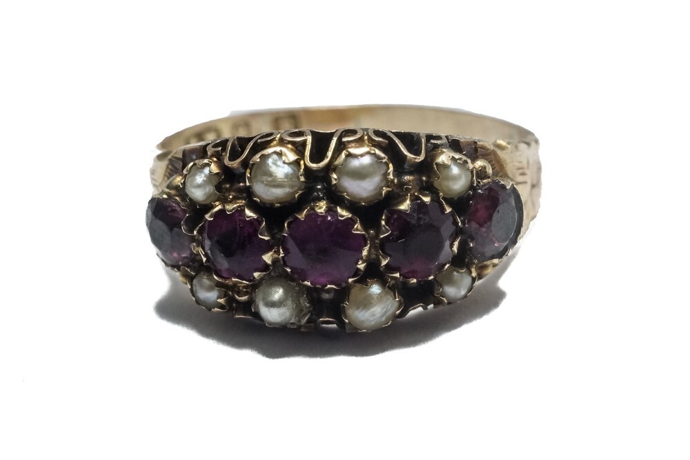 ANTIQUE VICTORIAN ENGLISH 9K GOLD ALMANDINE GARNET & SEED PEARL RING