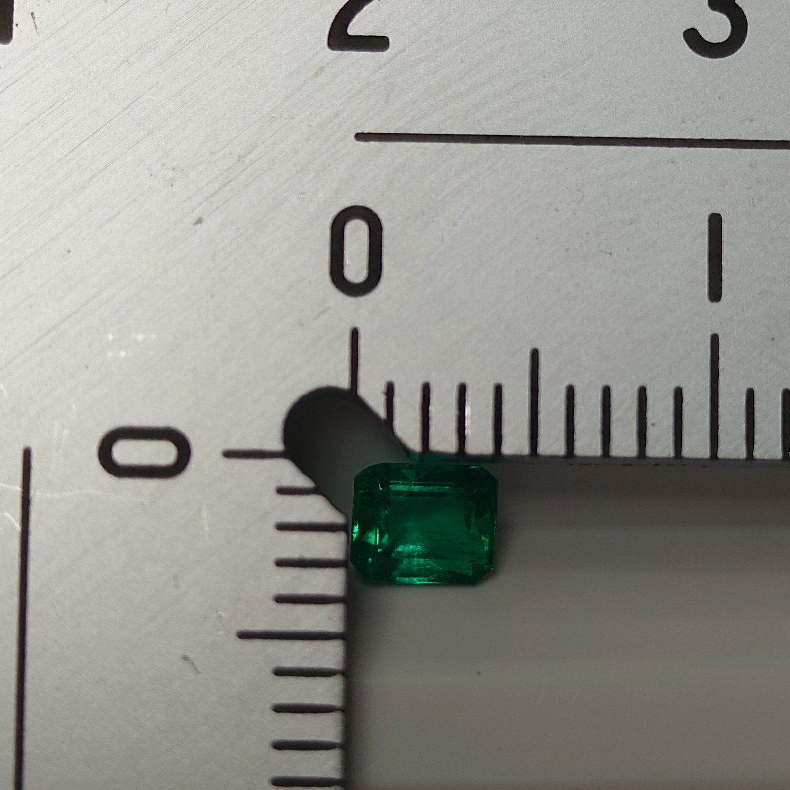 Natural Emerald 0.28 ct, approx. 4.2mm x 3.4mm x 2.5mm, Jewelry Removal e0019