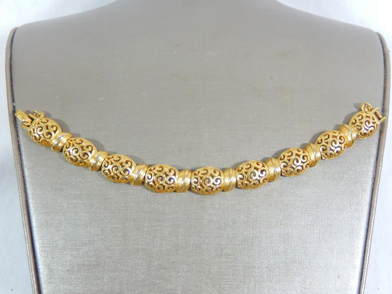 VTG MONET ETRUSCAN REVIVAL TEXTURED GOLD TONE OPEN WORK 7.25″ BRACELET