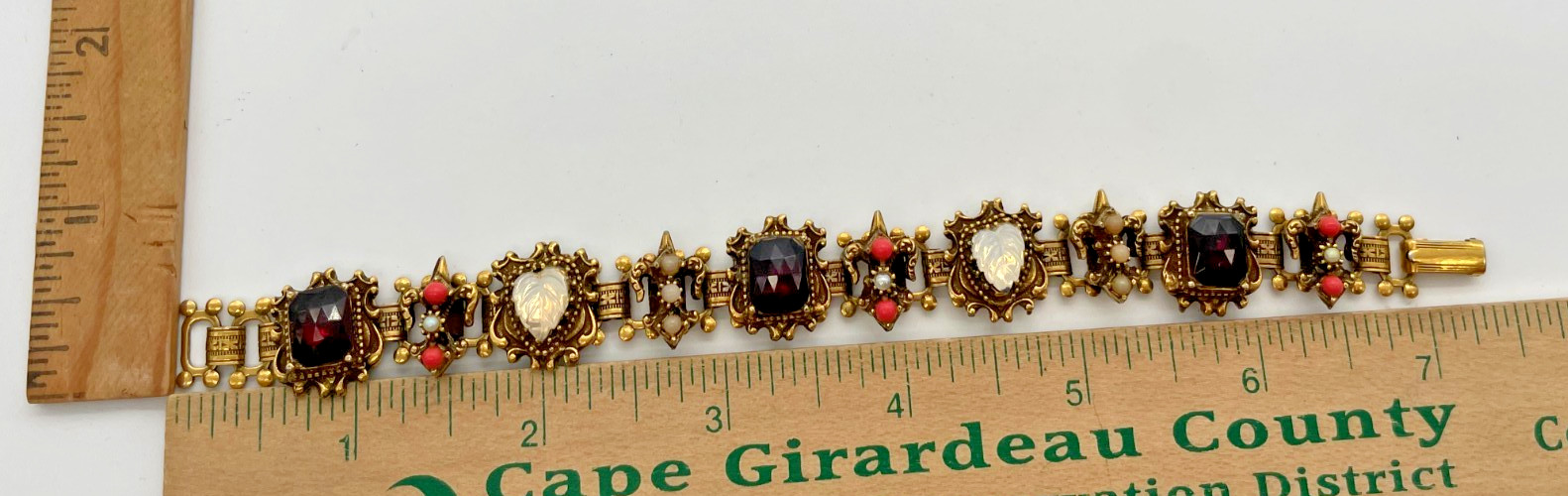 VTG Victorian Revival Fleur De Lis rhinestone faux pearl book link bracelet
