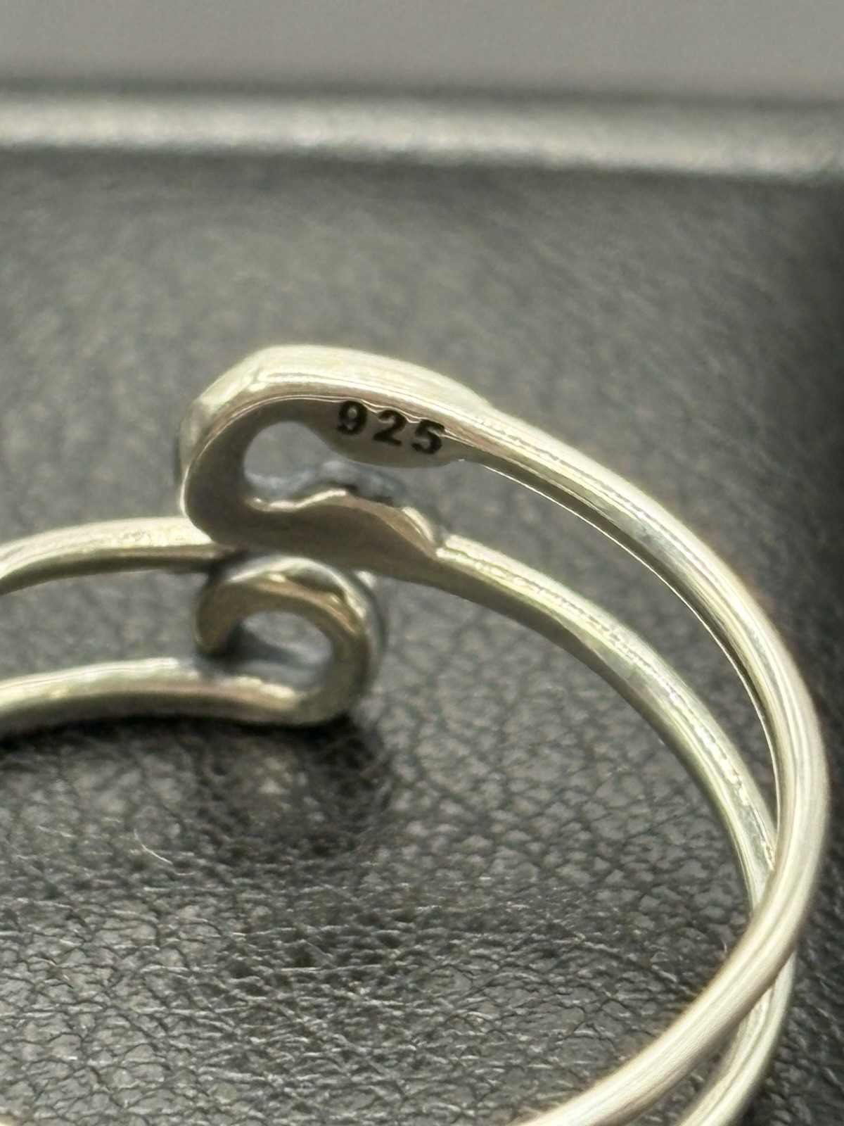 New Condition Sterling Silver Saftey Pin Ring Adjustable Size 7 G7