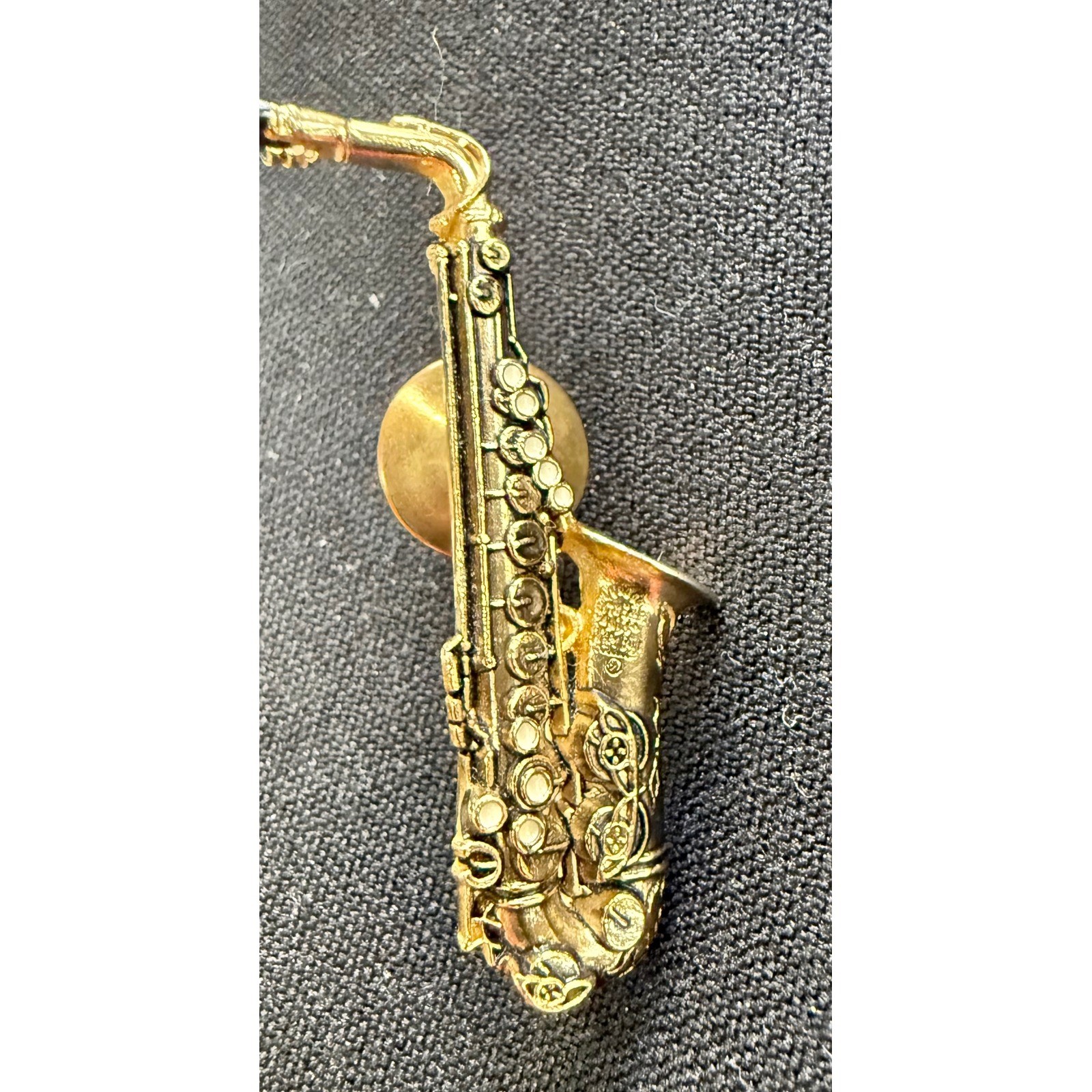 Vintage Future Primitive USA Saxophone Bar Pin Gold Tone Music Jazz