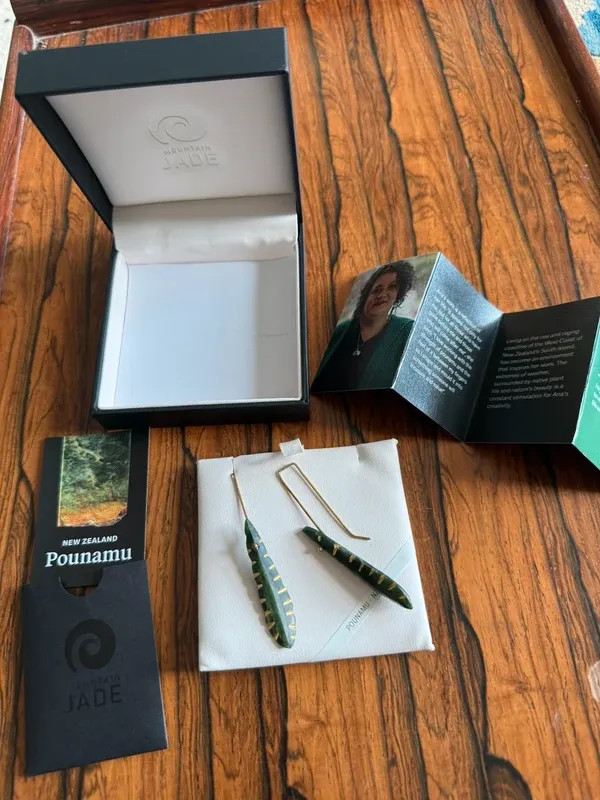 Beautiful Pounamu New Zealand Jade Earrings – Artisan Hooks