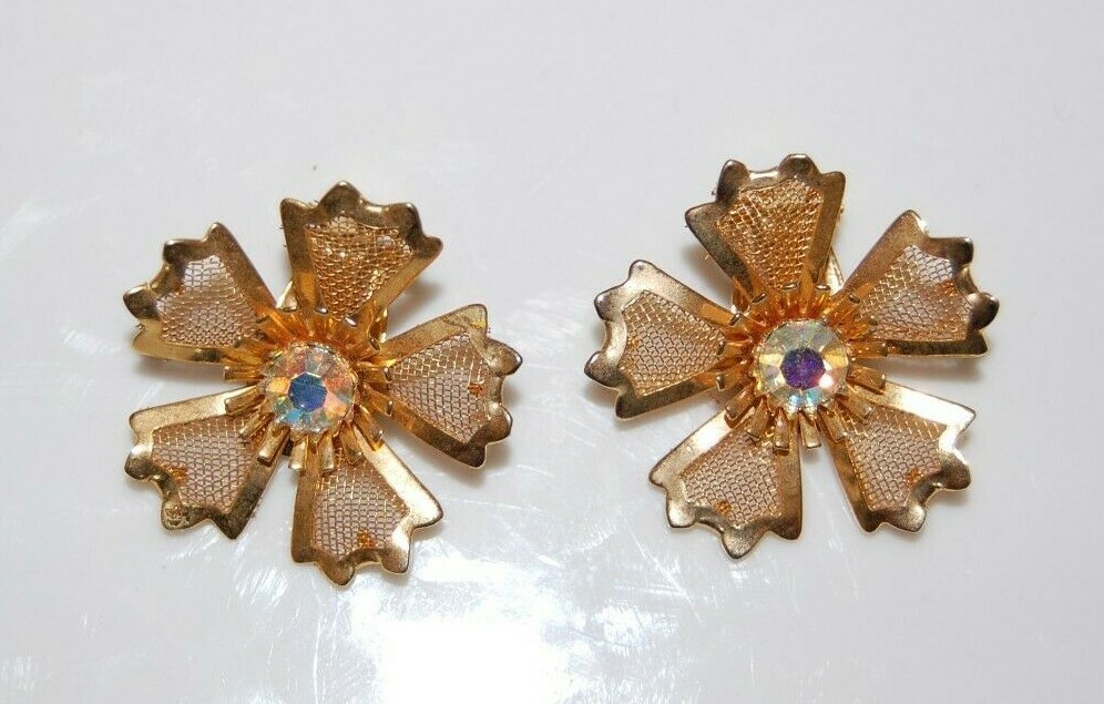 ELEGANT VTG COUTURE GOLDEN MESH FLOWER RAINBOW RHINESTONE STATEMENT CLIP EARRING