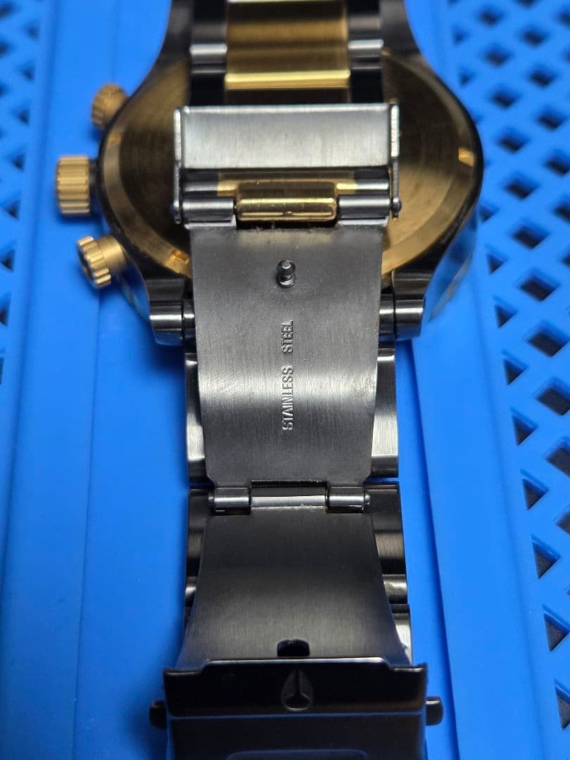 Nixon The 51-30 Chrono Gold Black Watch Needs Battery 16.5 cm