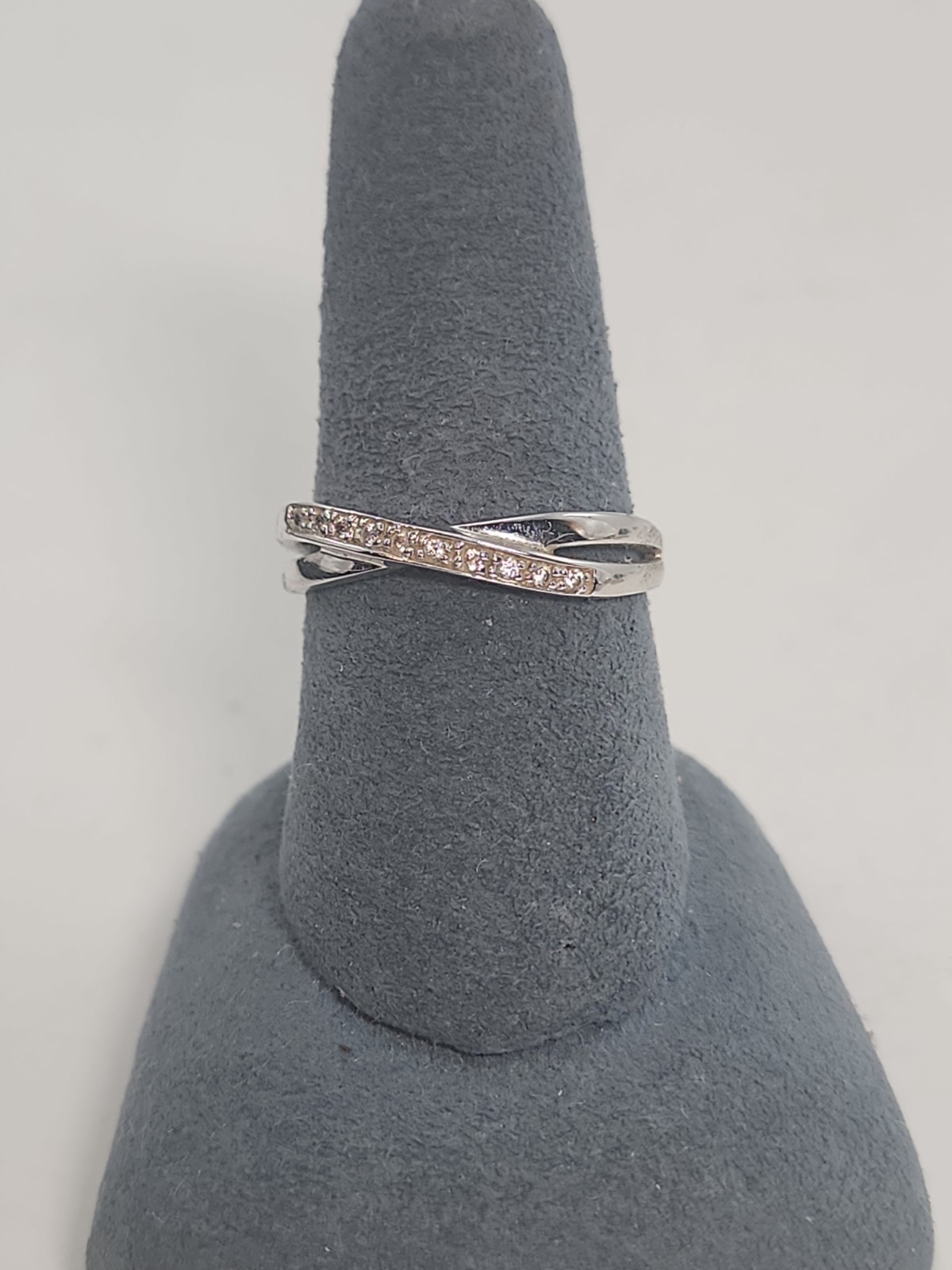 Lia Sophia Minimalist Silver Tone Ring W/Rinestone Accents Size 9