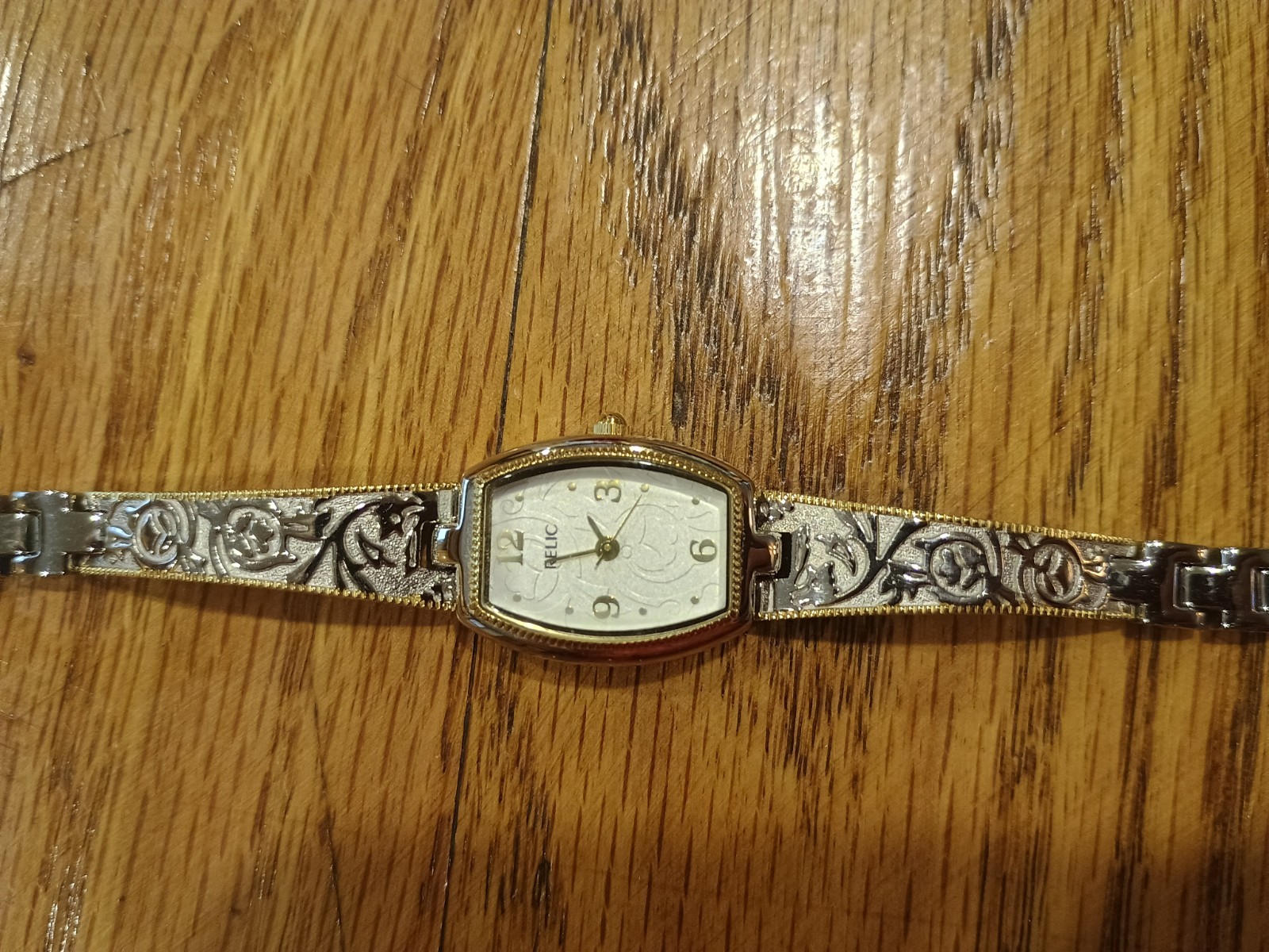 vintage Relic by Fossil ladies’ dress watch featuring a distinctive art-deco