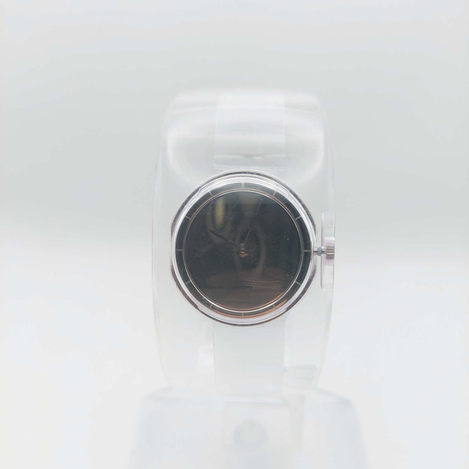 ISSEY MIYAKE TOKUJIN YOSHIOKA O VJ20-0100 Clear Bangle Watch Quartz In hand