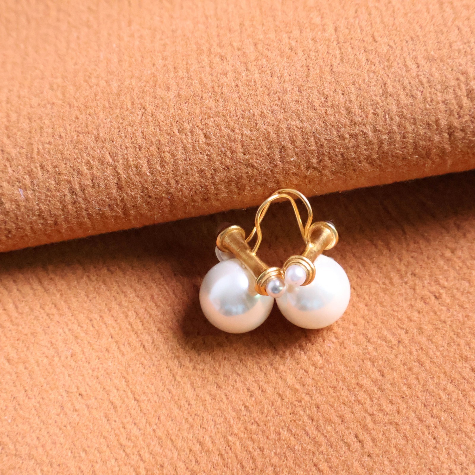 Julie Vos | Bamboo – Gold Pearl Earrings
