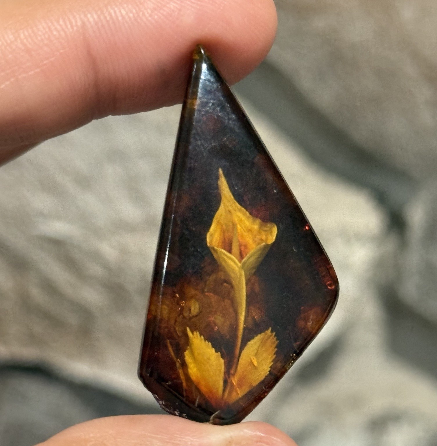 18.3ct 43.5x22x7mm Genuine Baltic Amber With Carved Calla Flower Cabochon Gem
