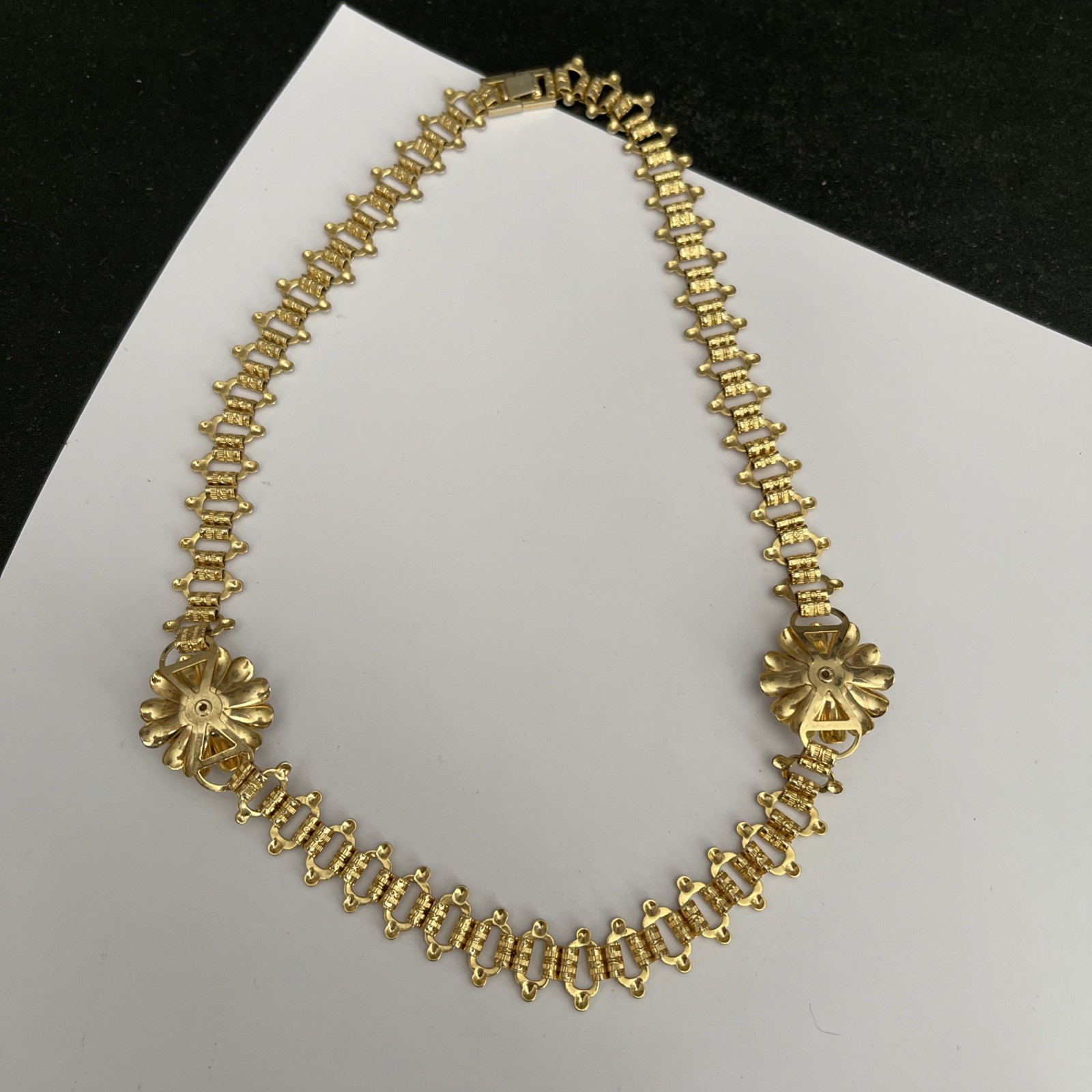 Book Chain Gold Tone Collar Necklace – Sculptural Link Design, 17.5” Vintage