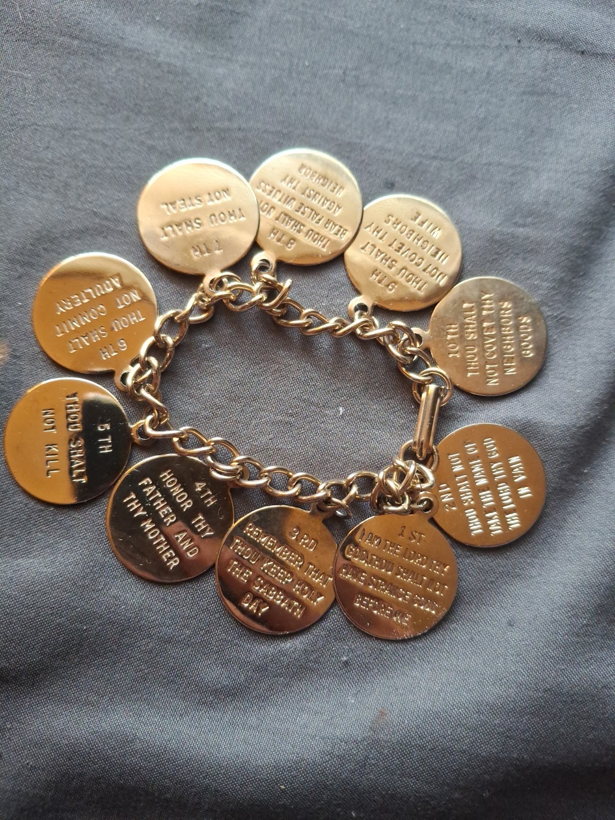 Christian Gold Tone 10 Ten Commanents Charm Disc Link 7″ Bracelet 1960-1970