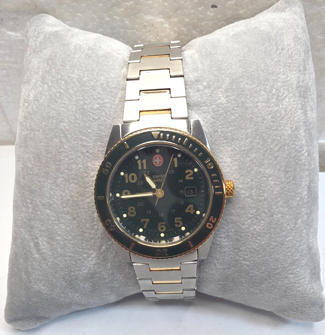 Victorinox Swiss Army Lancer Stainless Green Dial Mid Size Watch model 24293 NIB