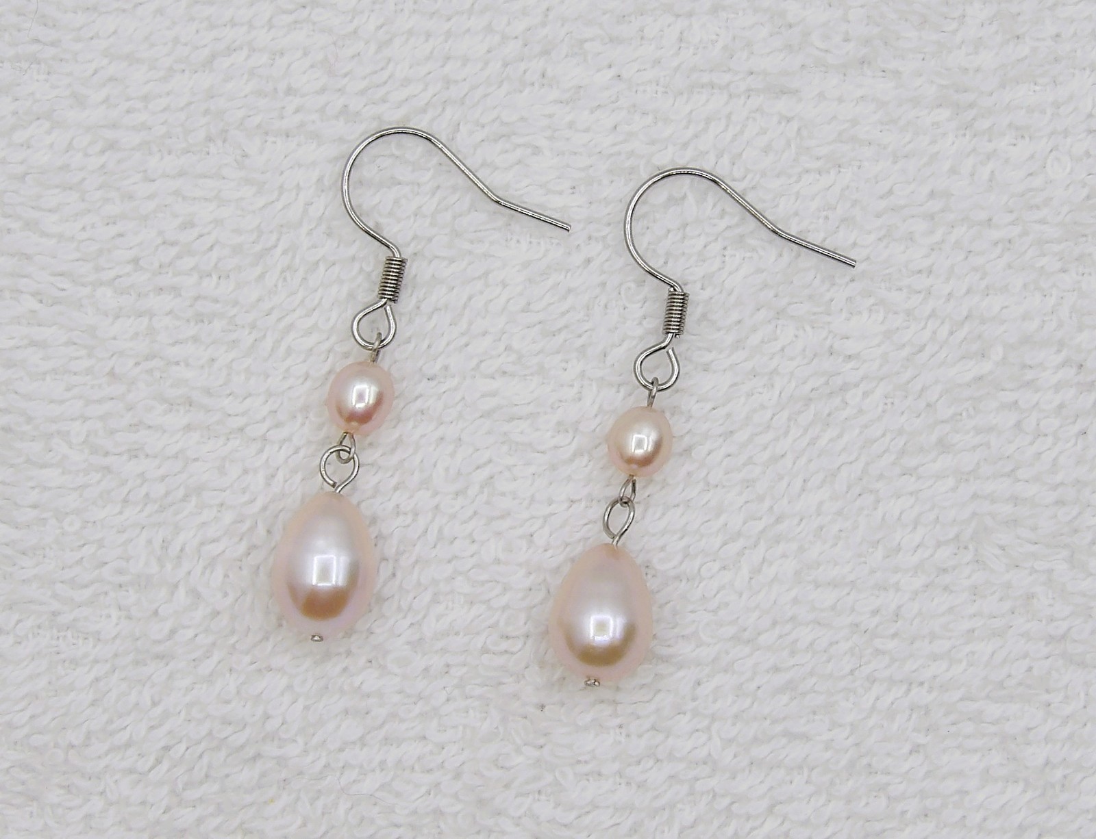 Stainless Steel 10.8mm Oval Freshwater Cultured Pink Pearl Dangle Earrings ERD02