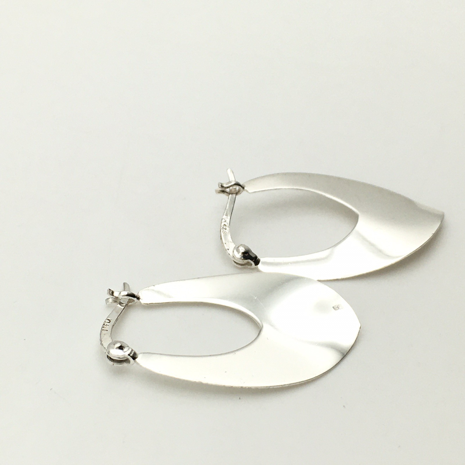 Vintage Sterling Silver Pointed Tip Wavy Hoop Earrings Marked LA 925 2.8g #23