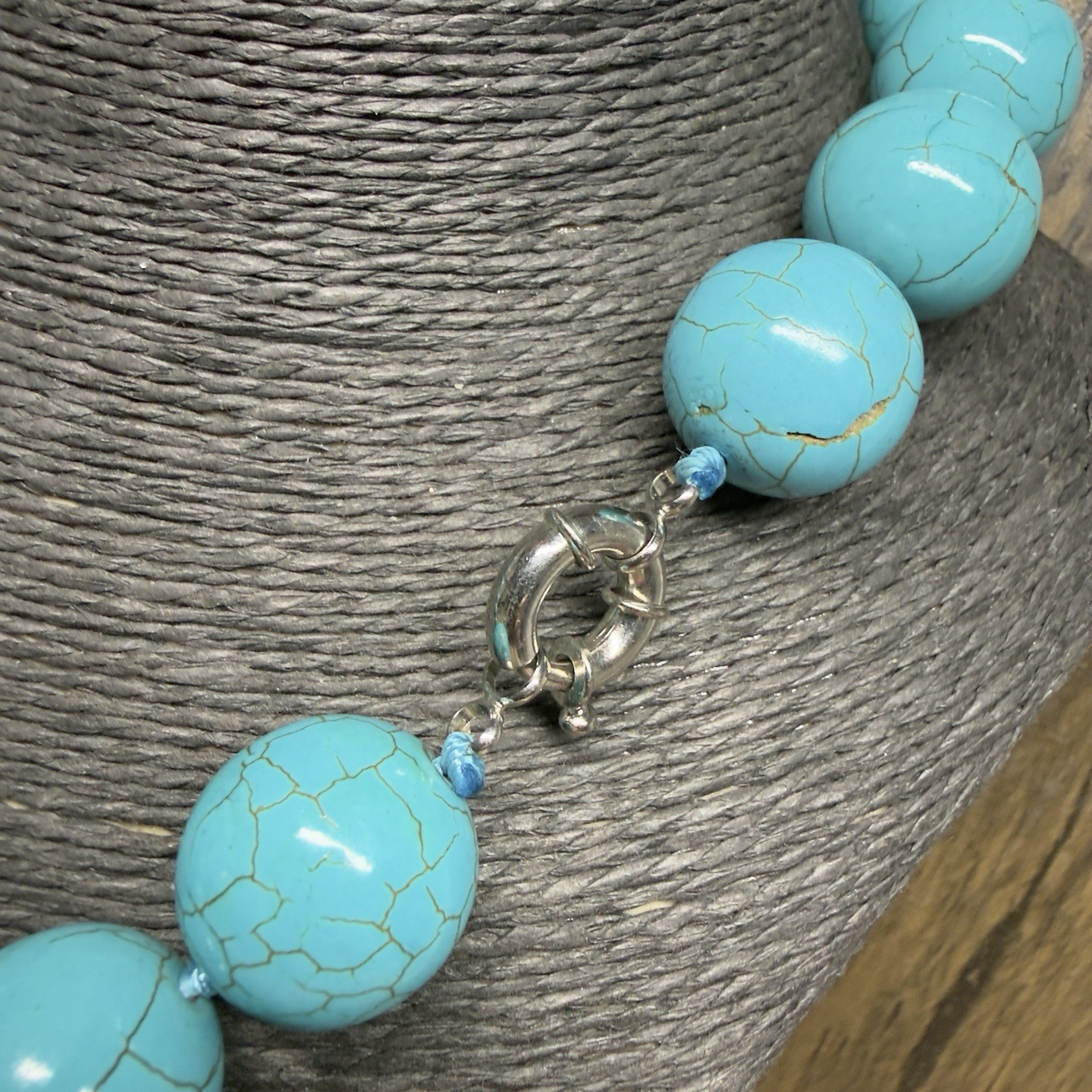 RETRO Chunky Beaded Turquoise Colour Necklace Howlite 51cm/20″ Pretty Kitsch