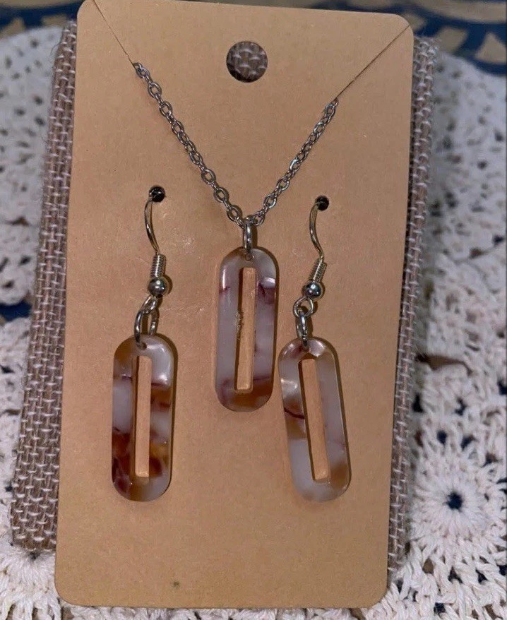 Gold Tone Acrylic Necklace & Earrings Set Beige Tortoise Rectangle Link Jewelry