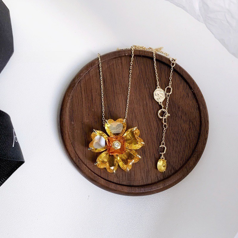 Swarovski Idyllia Necklace – Sparkling Flower Shape Crystal Pendant