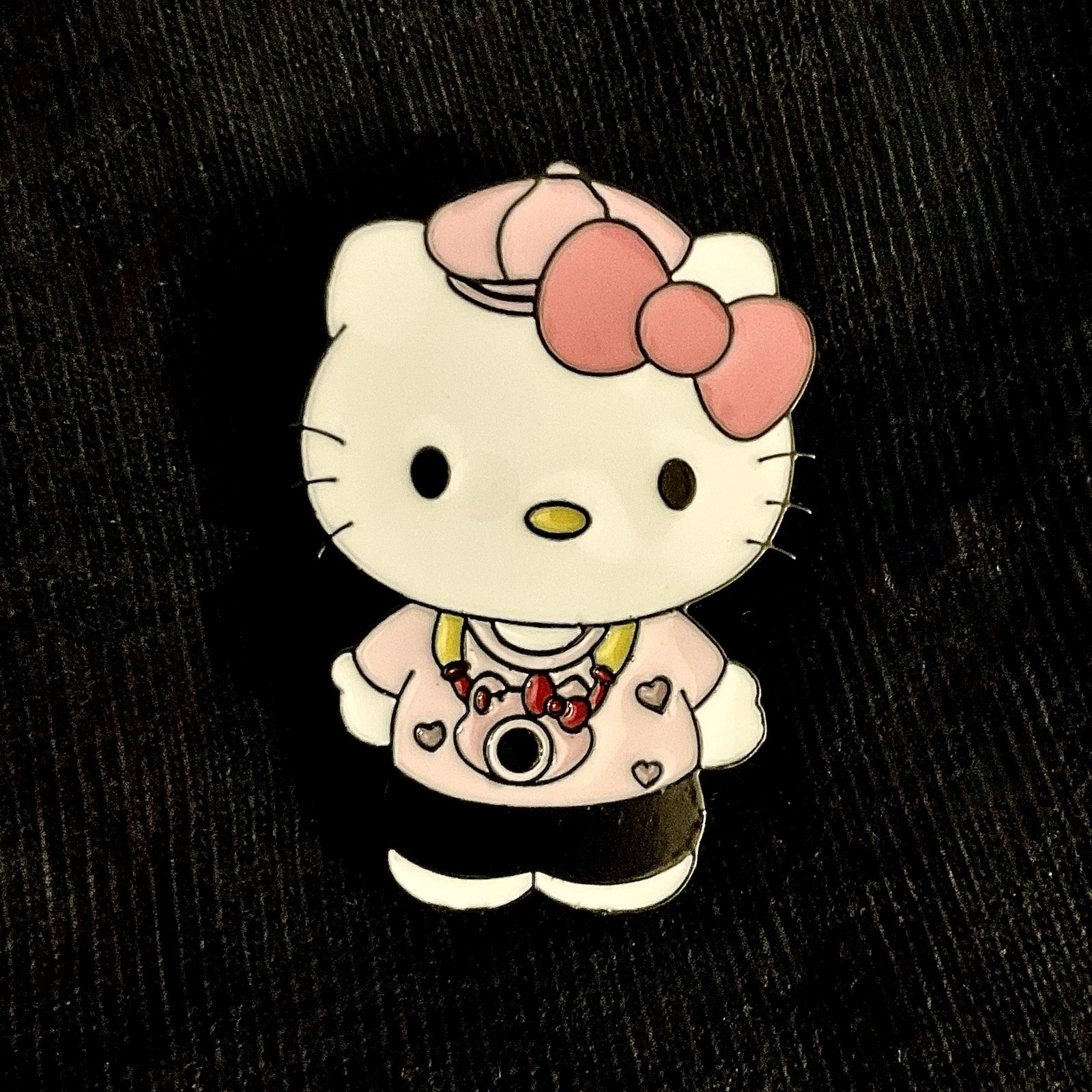 Cutesy Tourist W/ Camera, Hello Kitty, Sanrio, Enamel, Zinc, Alloy, Pin, Brooch.