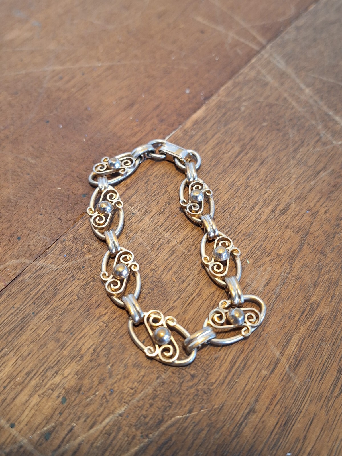 Vintage Goldtone Braclet Oval Links w/Scroll and Bead/Ball Design