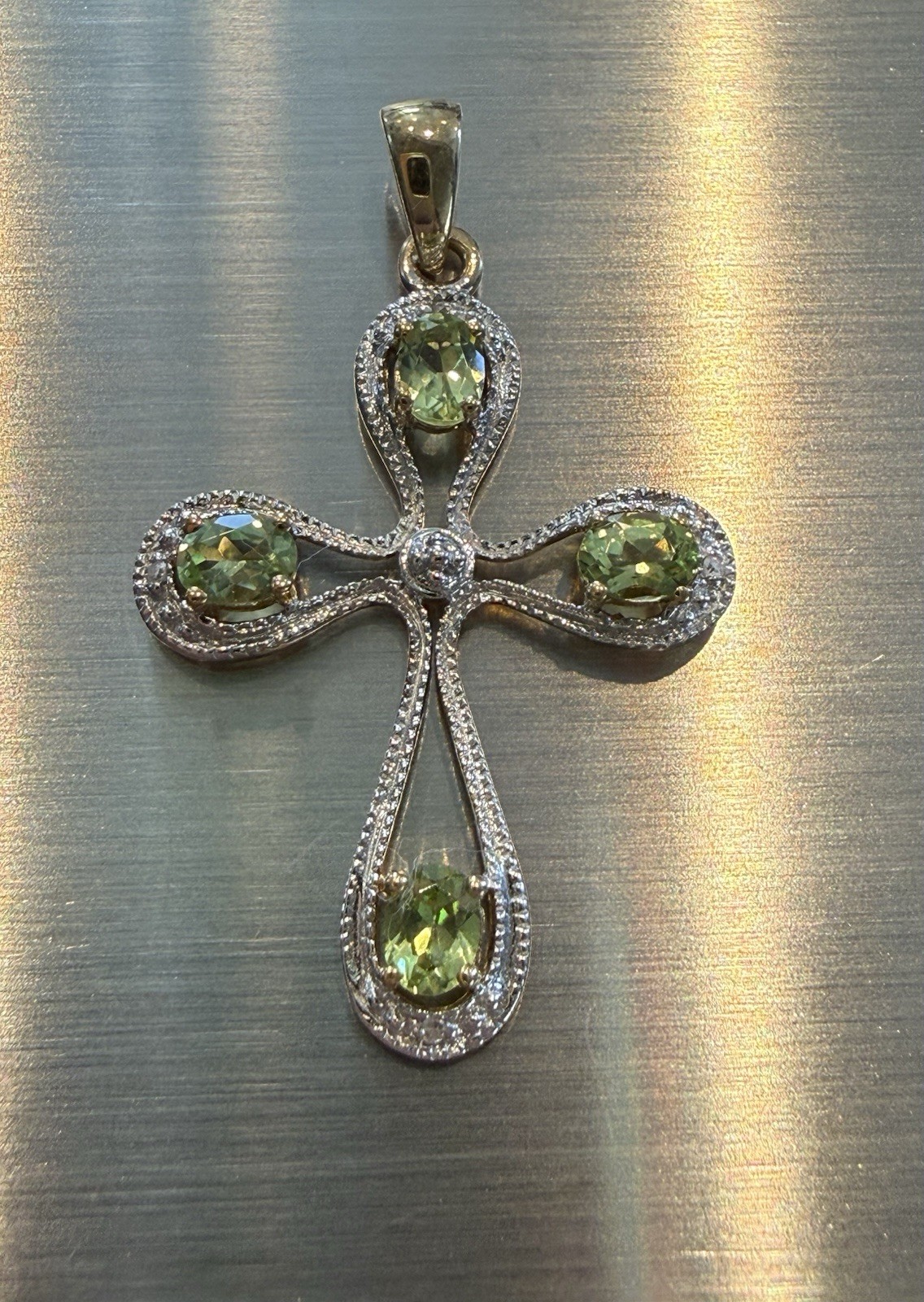 10k Yg Wg PERIDOT Cross Pendant
