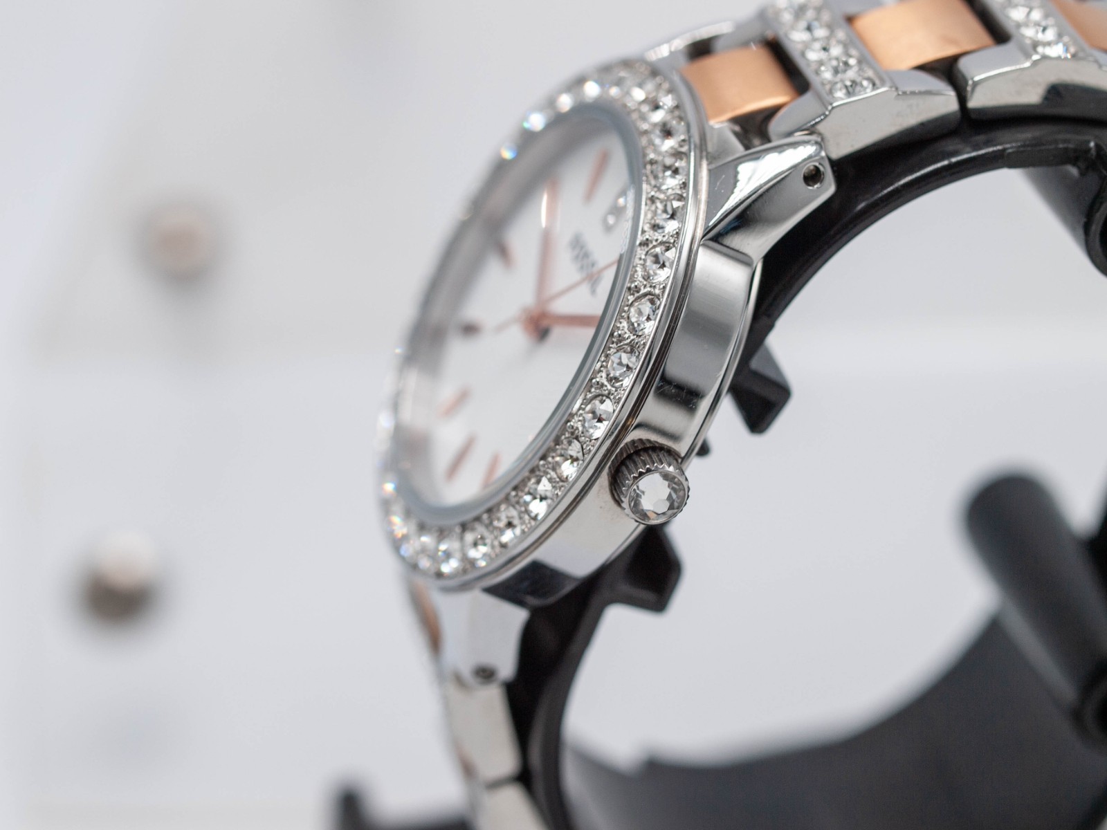 Fossil Jesse ES3622 Women’s 34mm Quartz Rhinestone Bracelet Watch