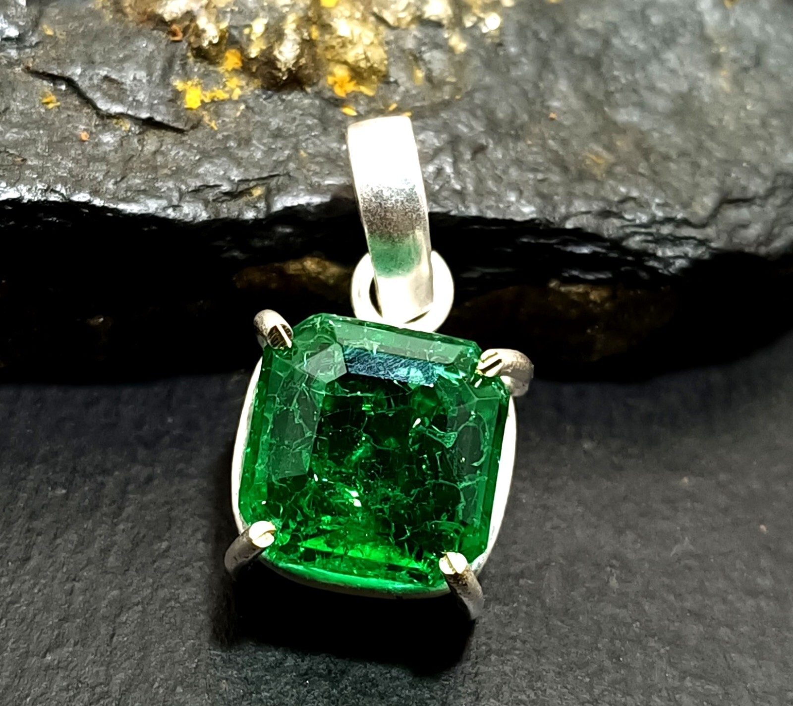 Certified 25.0 Ct Natural Emerald 925 Solid Silver Asscher Cut Pendant Gemstone