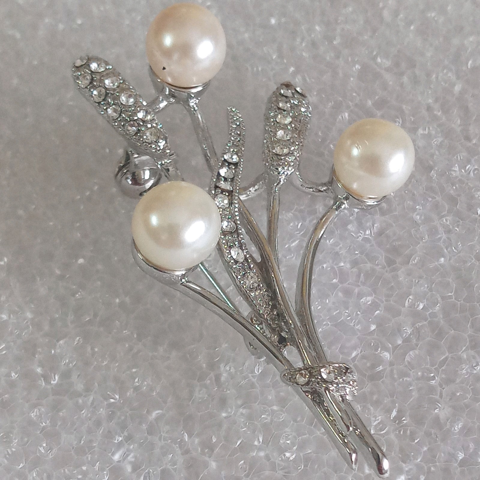 Lovely Faux Pearl Cattail Pave Rhinestones Silvertone Brooch Pin 2 Inch